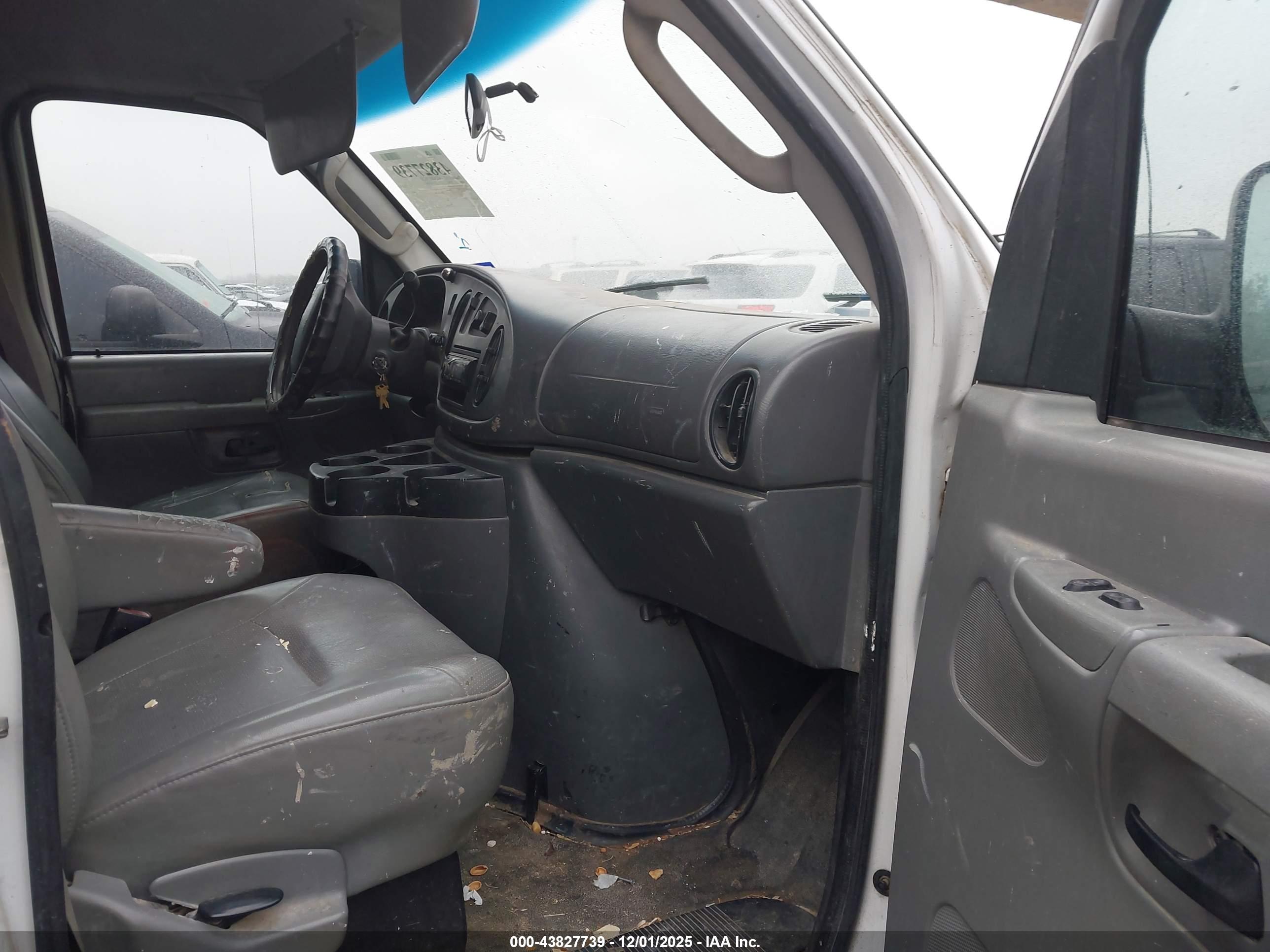 FORD E-150 image 5