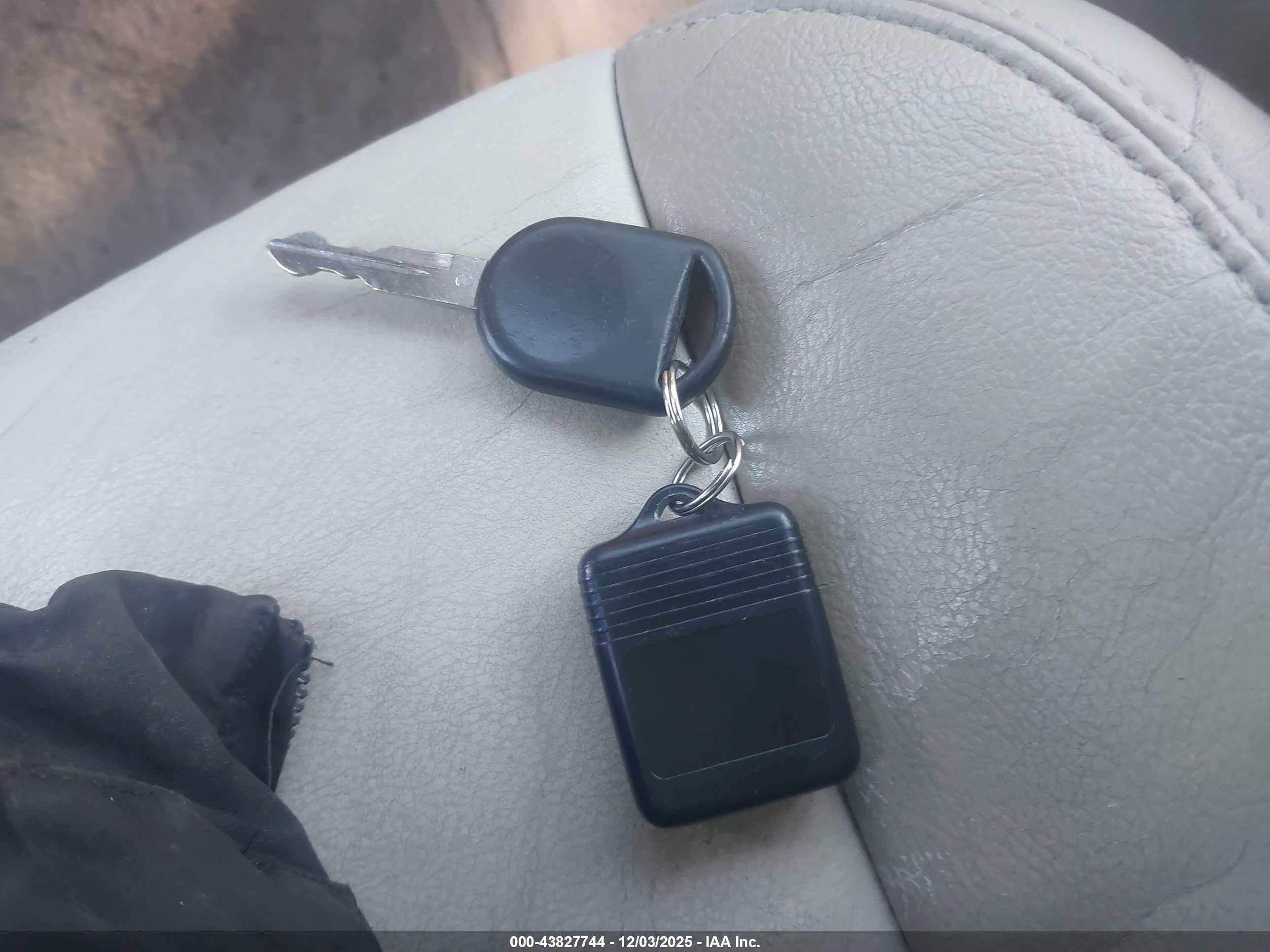 FORD EXPLORER image 11