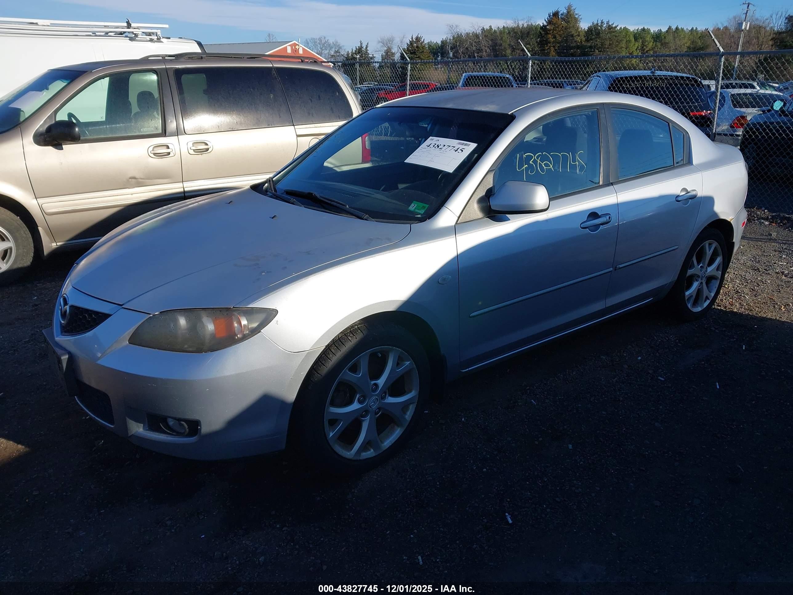 MAZDA MAZDA3 image 2