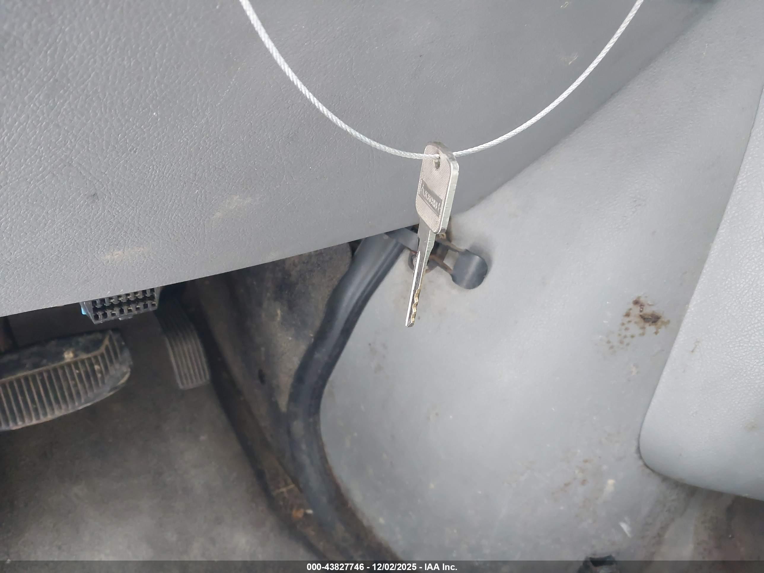FORD E-150 image 11