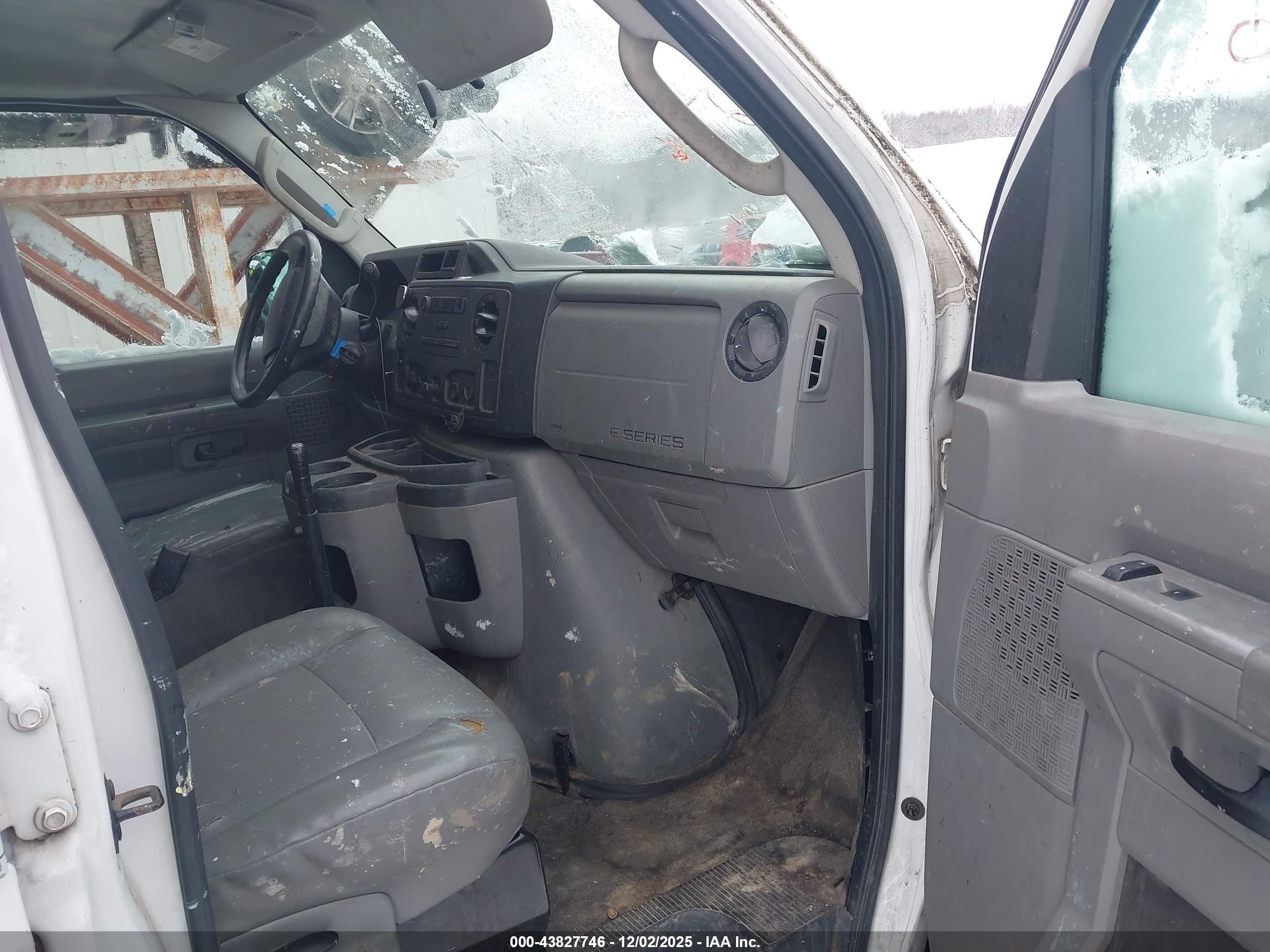 FORD E-150 image 5