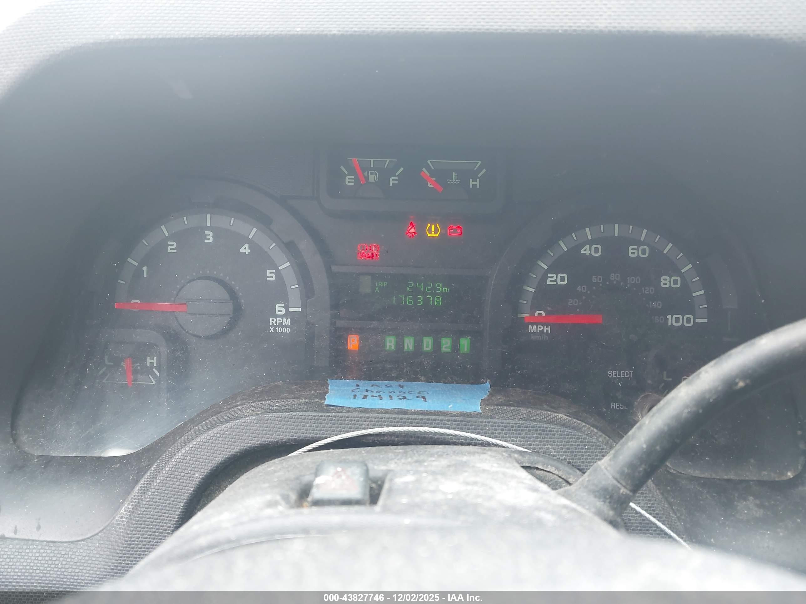 FORD E-150 image 7