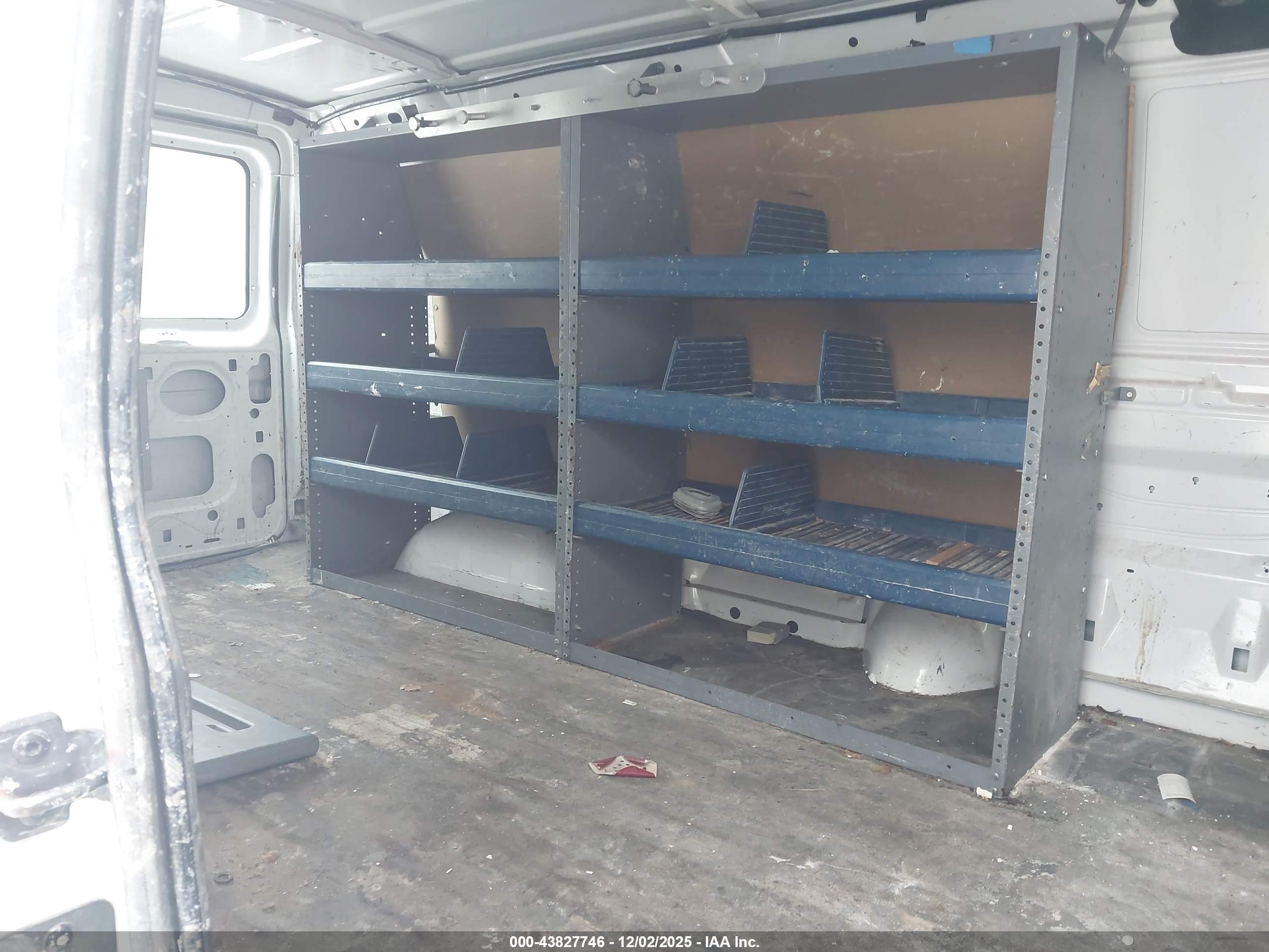 FORD E-150 image 8
