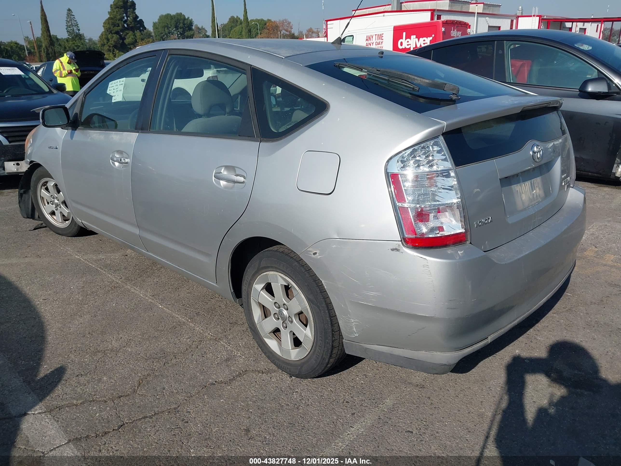 TOYOTA PRIUS image 3