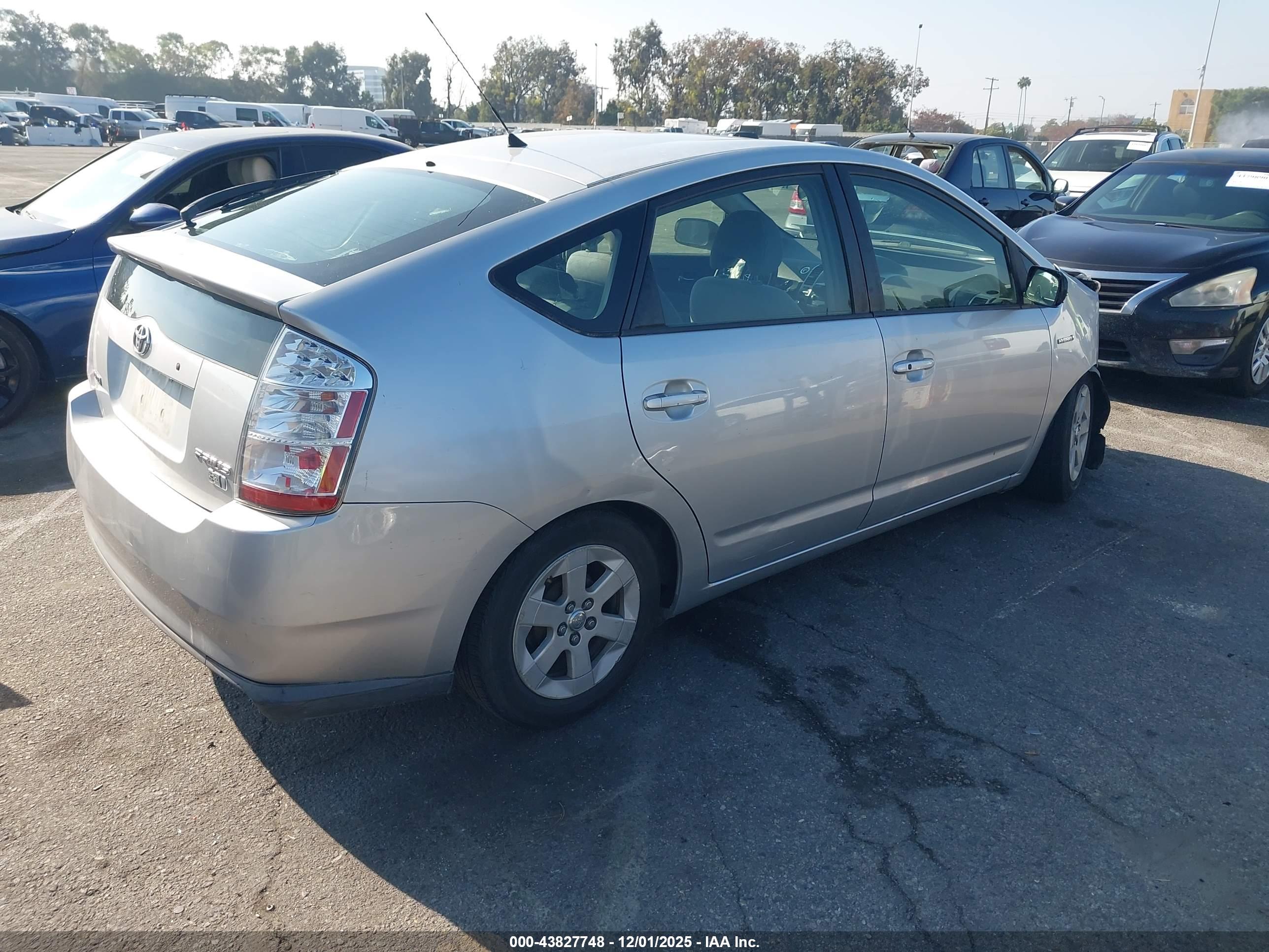 TOYOTA PRIUS image 4