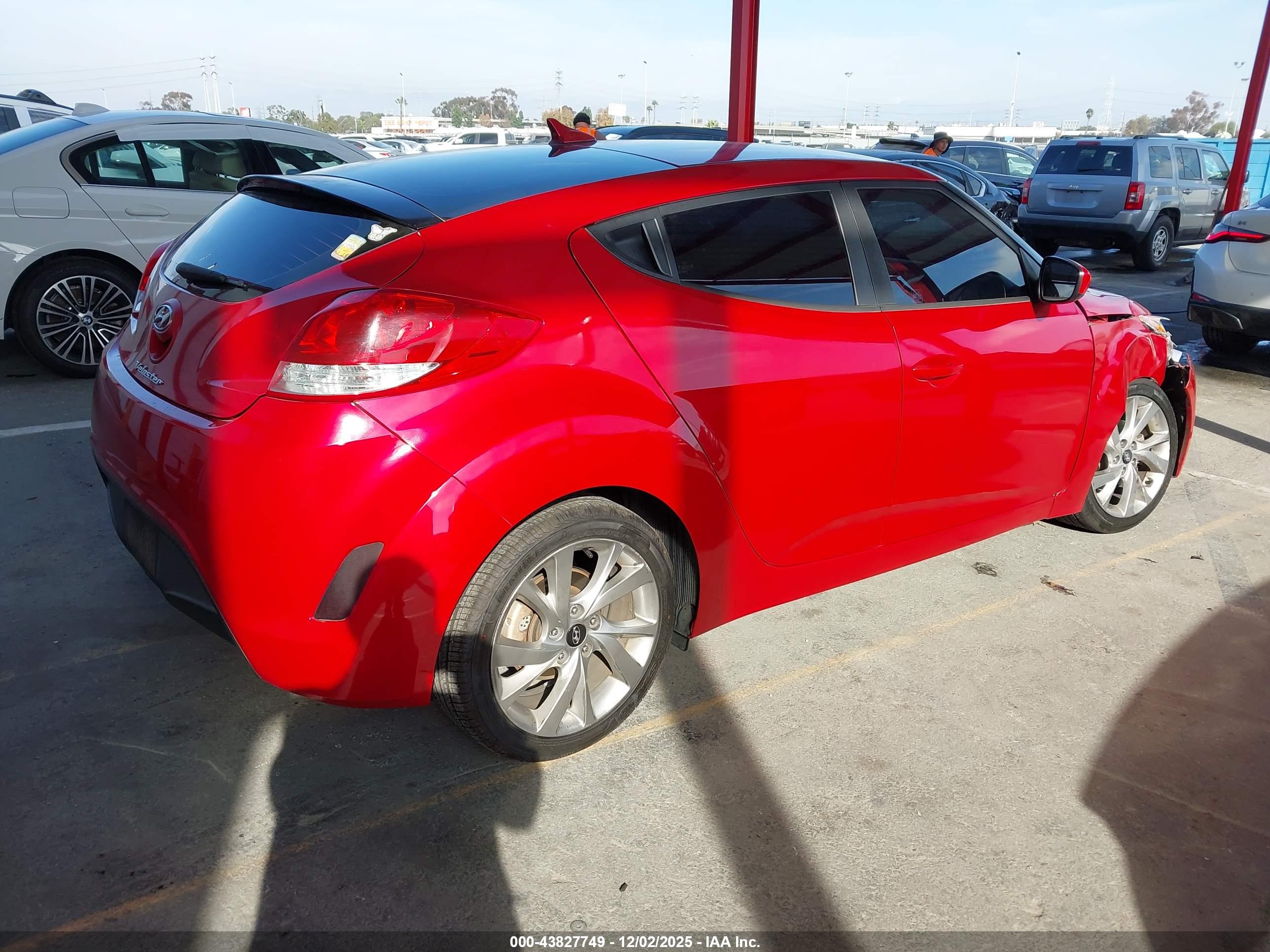HYUNDAI VELOSTER image 4