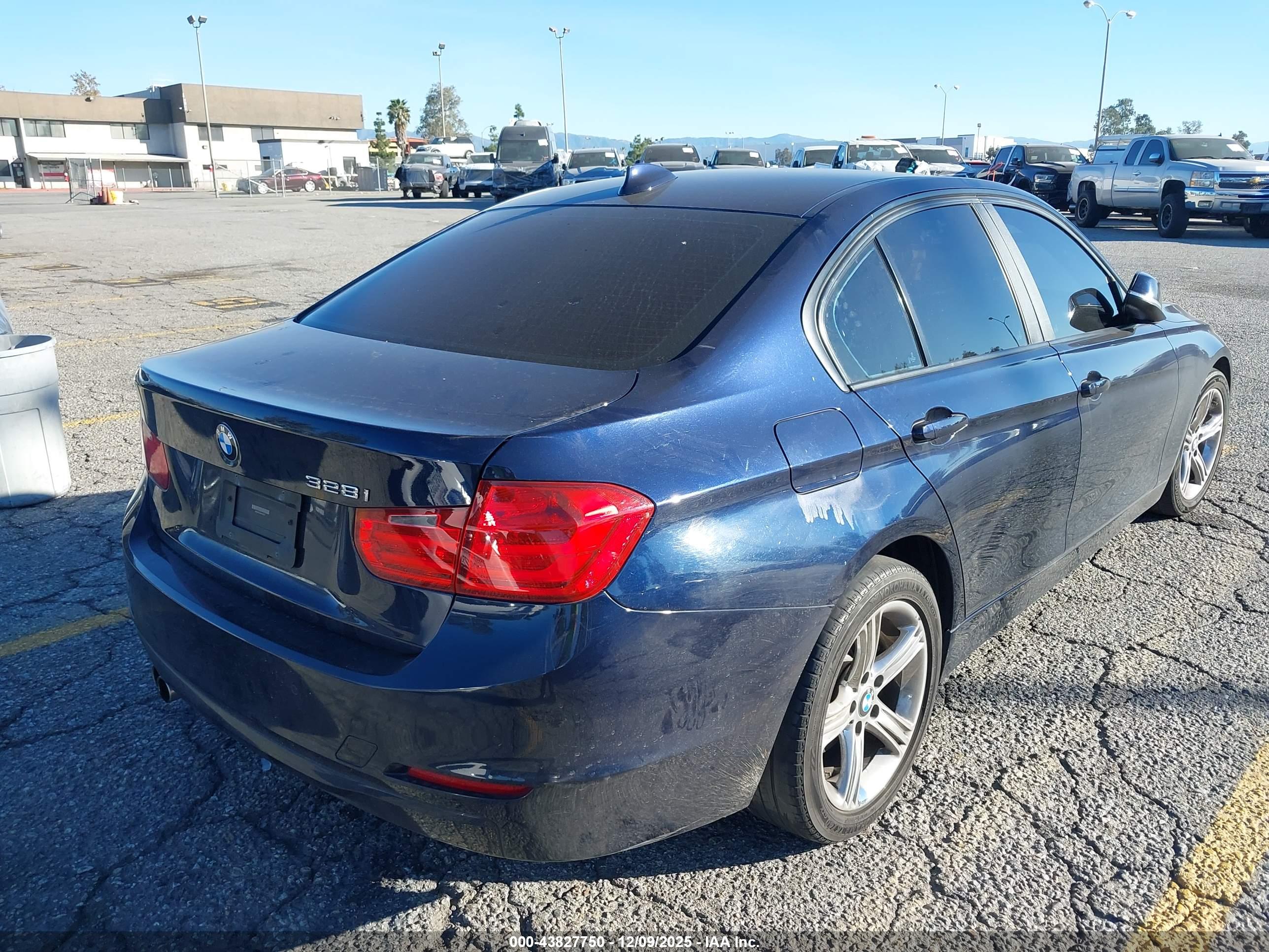 BMW 328I image 4