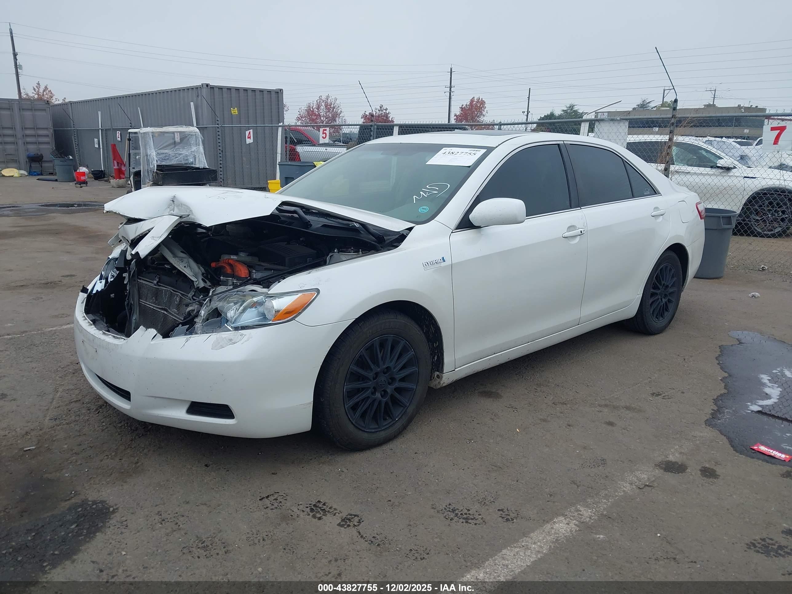 TOYOTA CAMRY image 2