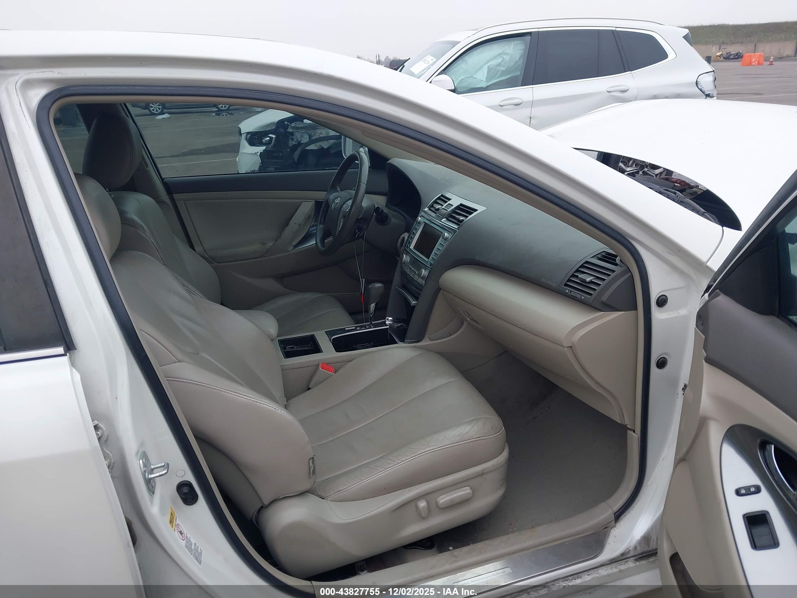 TOYOTA CAMRY image 5