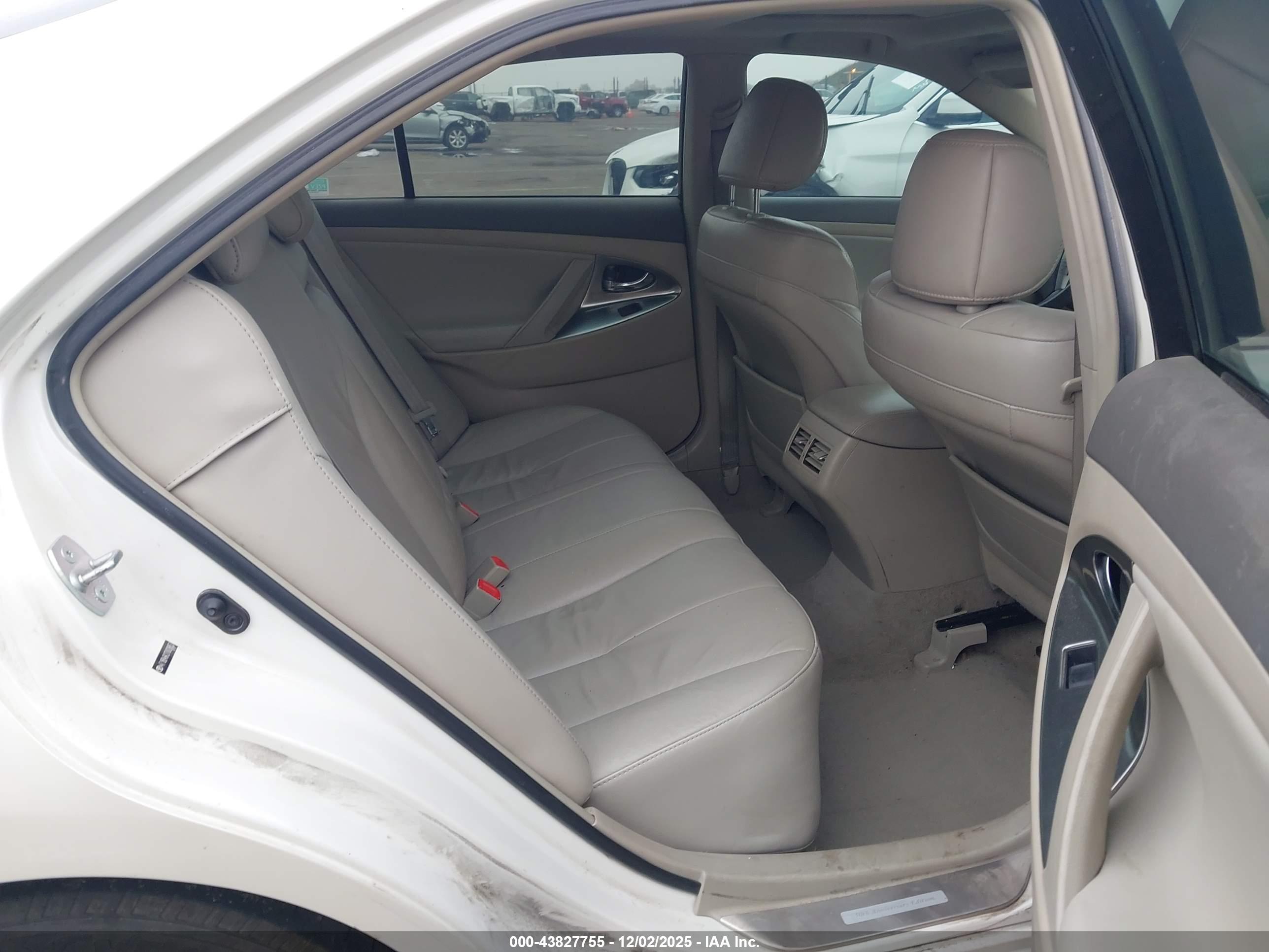 TOYOTA CAMRY image 8