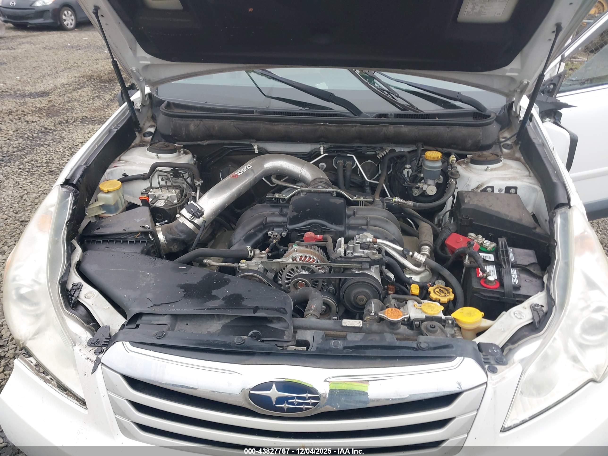 SUBARU OUTBACK image 10