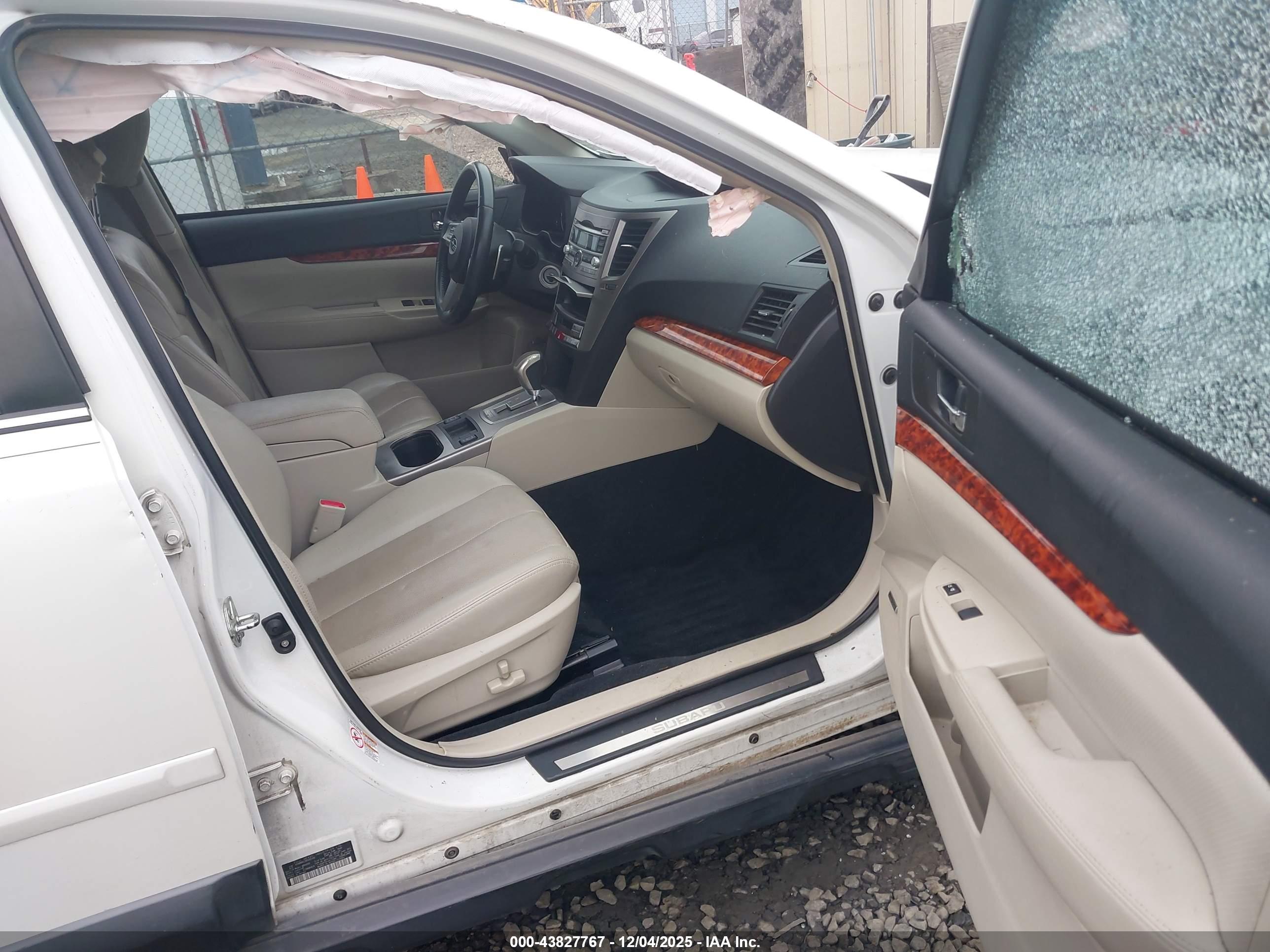 SUBARU OUTBACK image 5