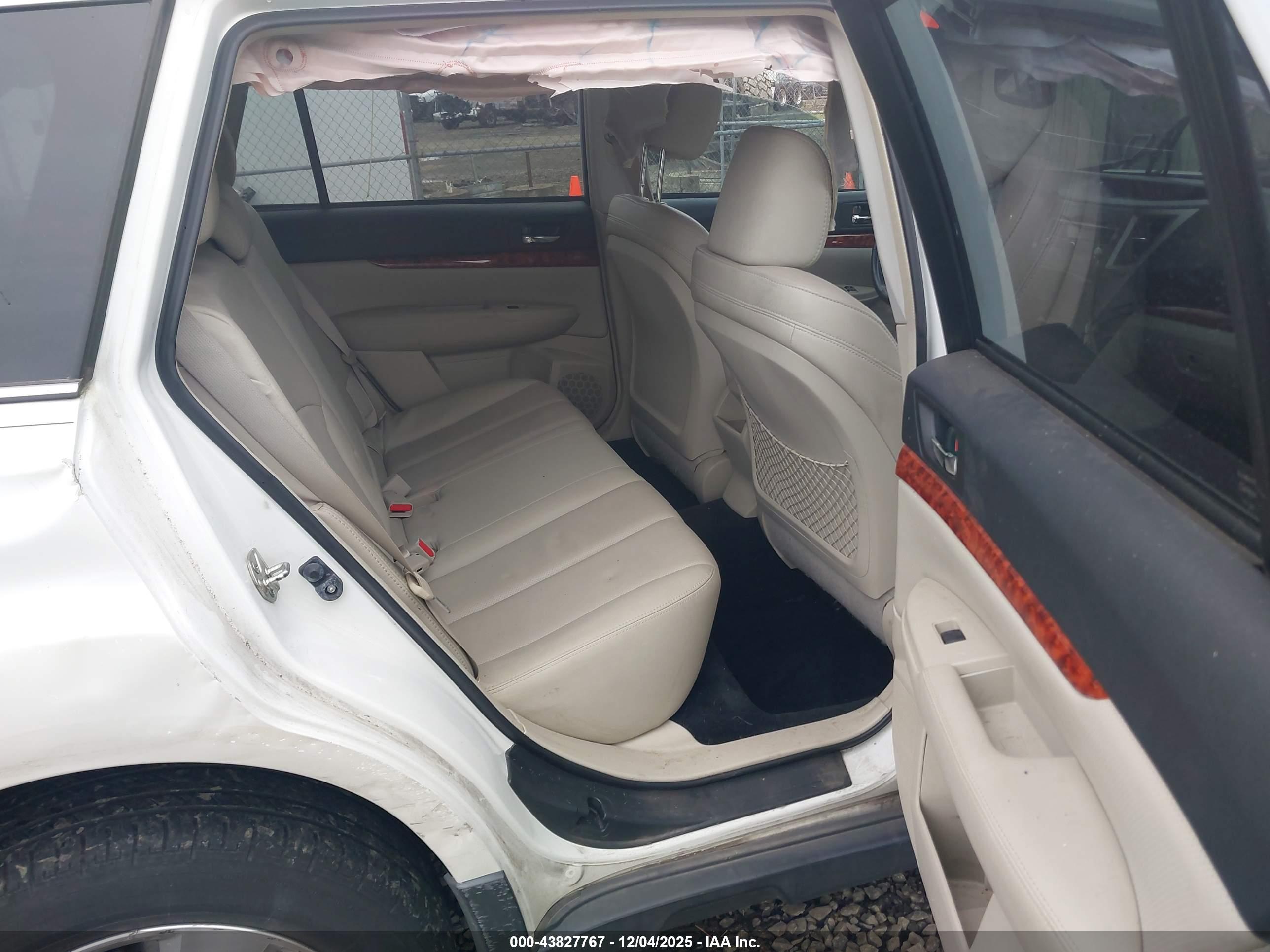 SUBARU OUTBACK image 8