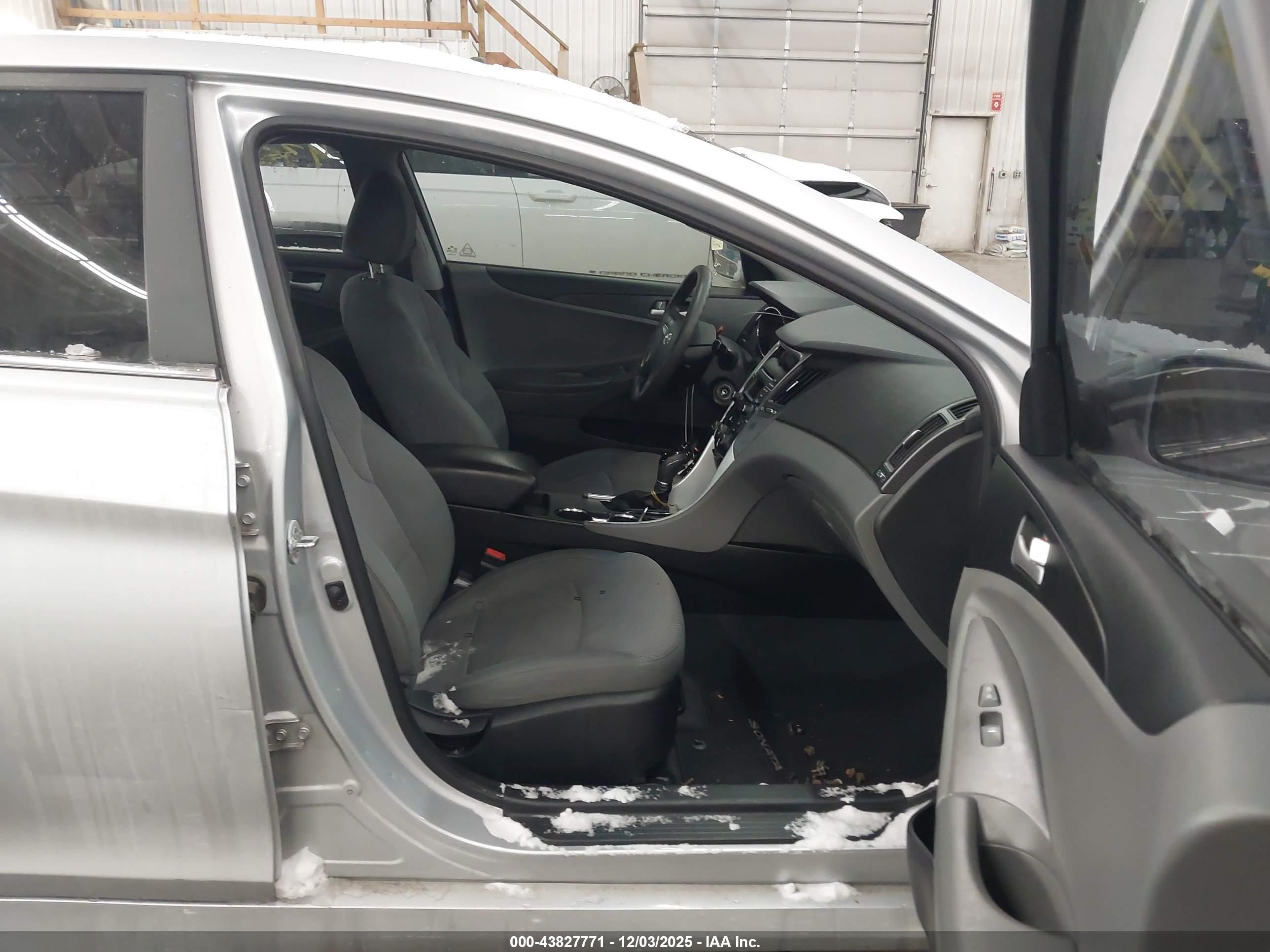 HYUNDAI SONATA image 5