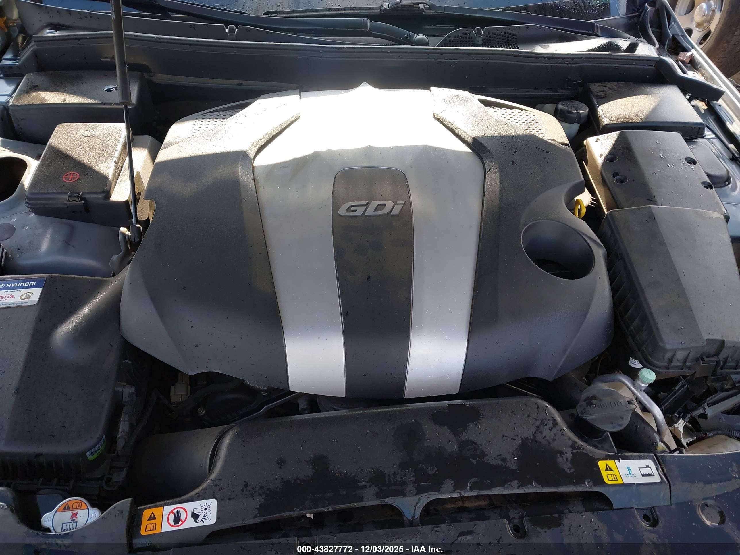 HYUNDAI GENESIS image 10