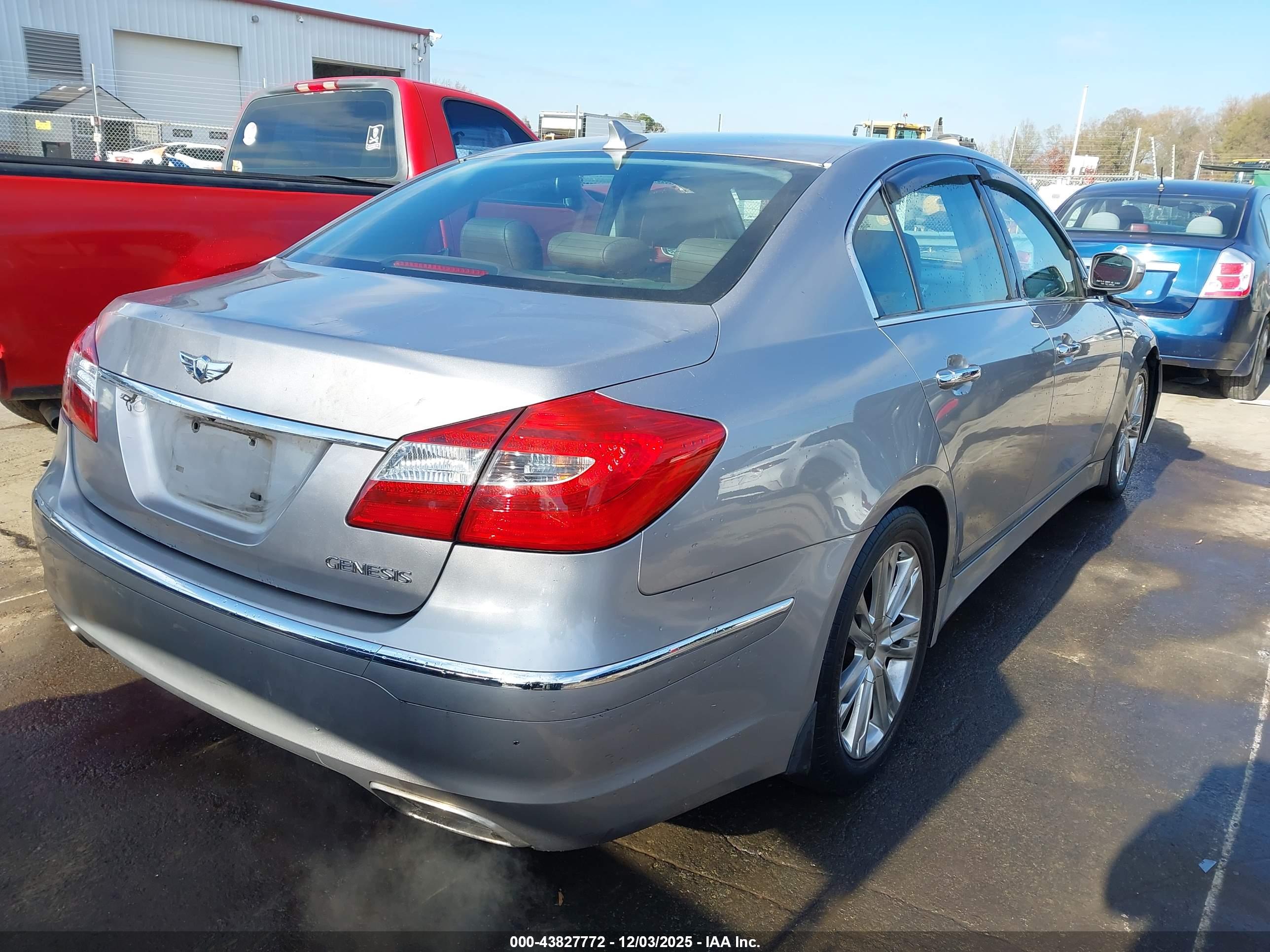 HYUNDAI GENESIS image 4