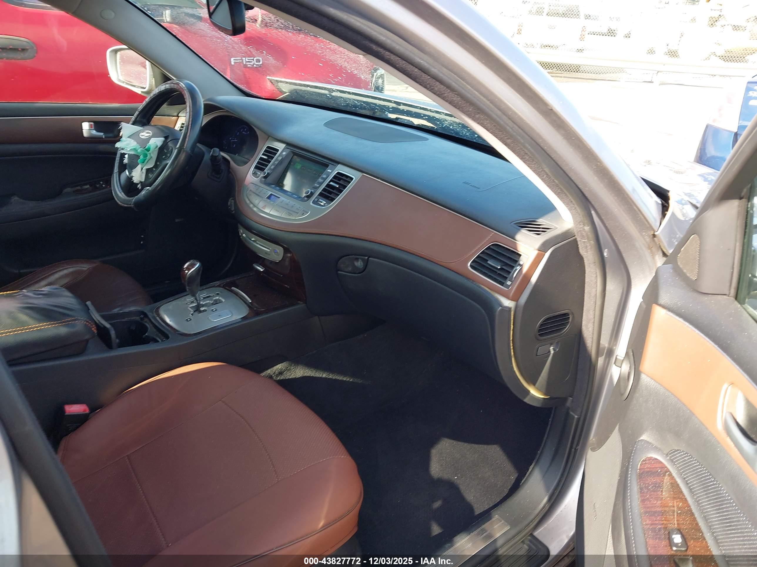 HYUNDAI GENESIS image 5