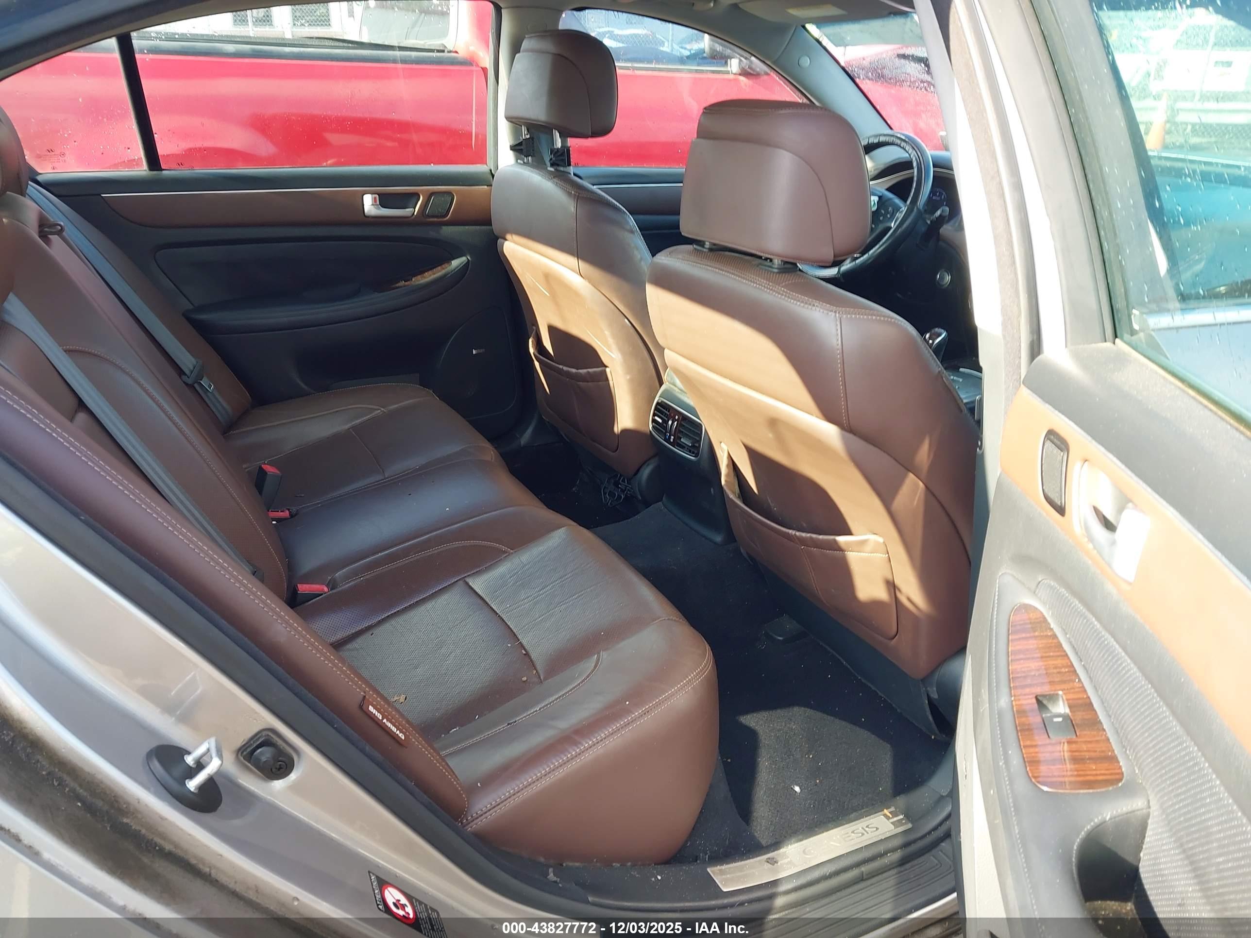 HYUNDAI GENESIS image 8