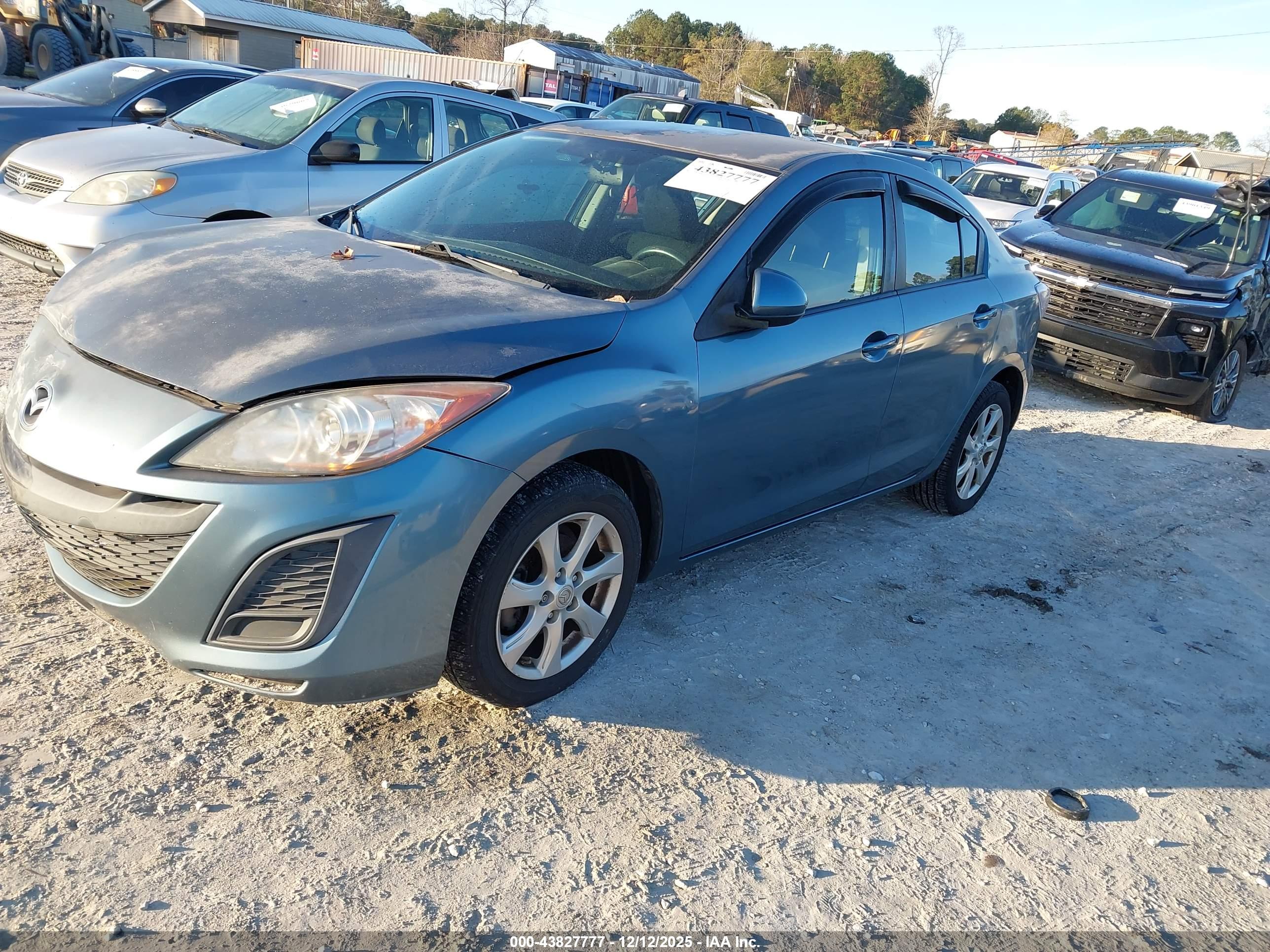 MAZDA MAZDA3 image 2