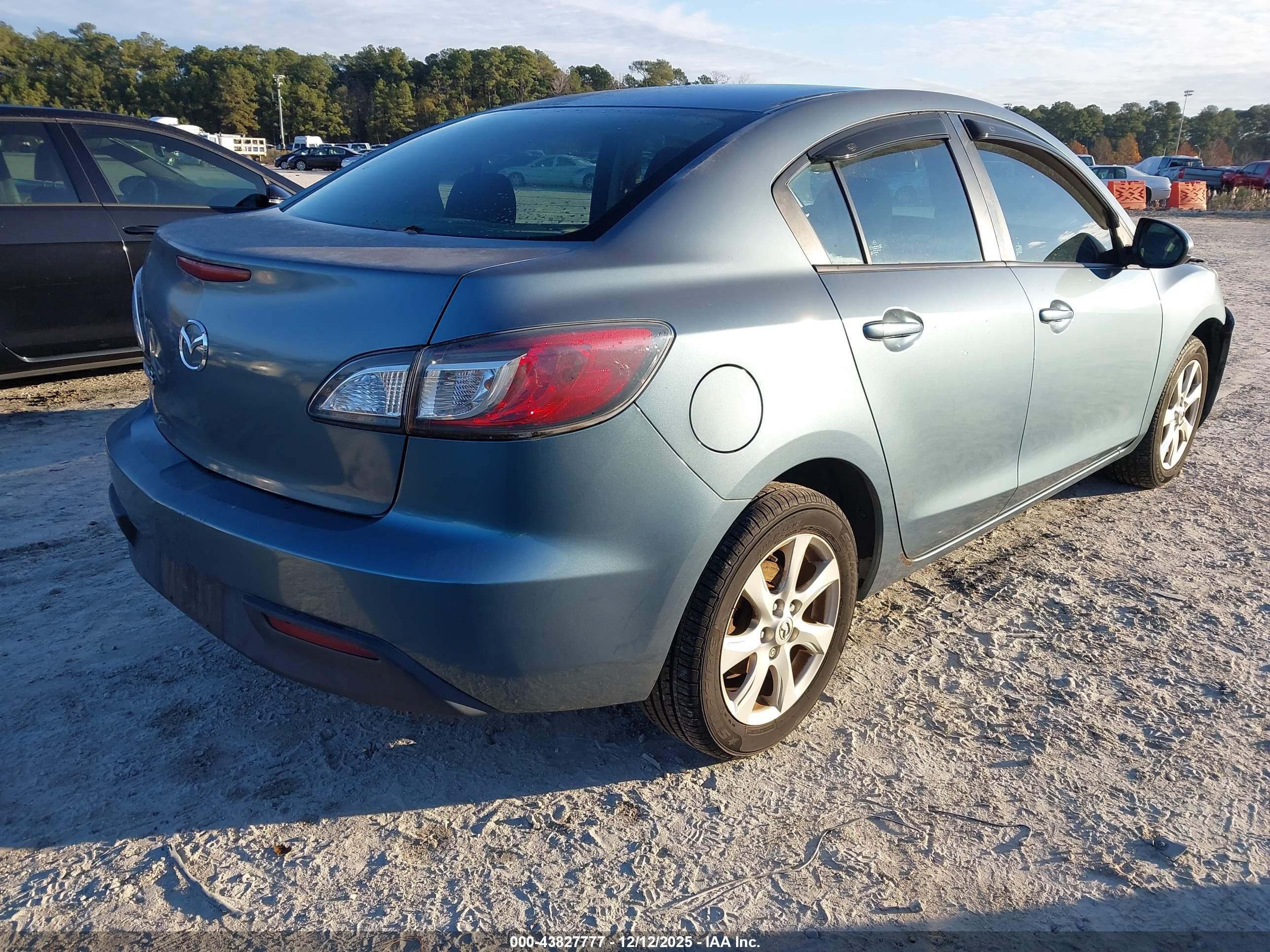 MAZDA MAZDA3 image 4