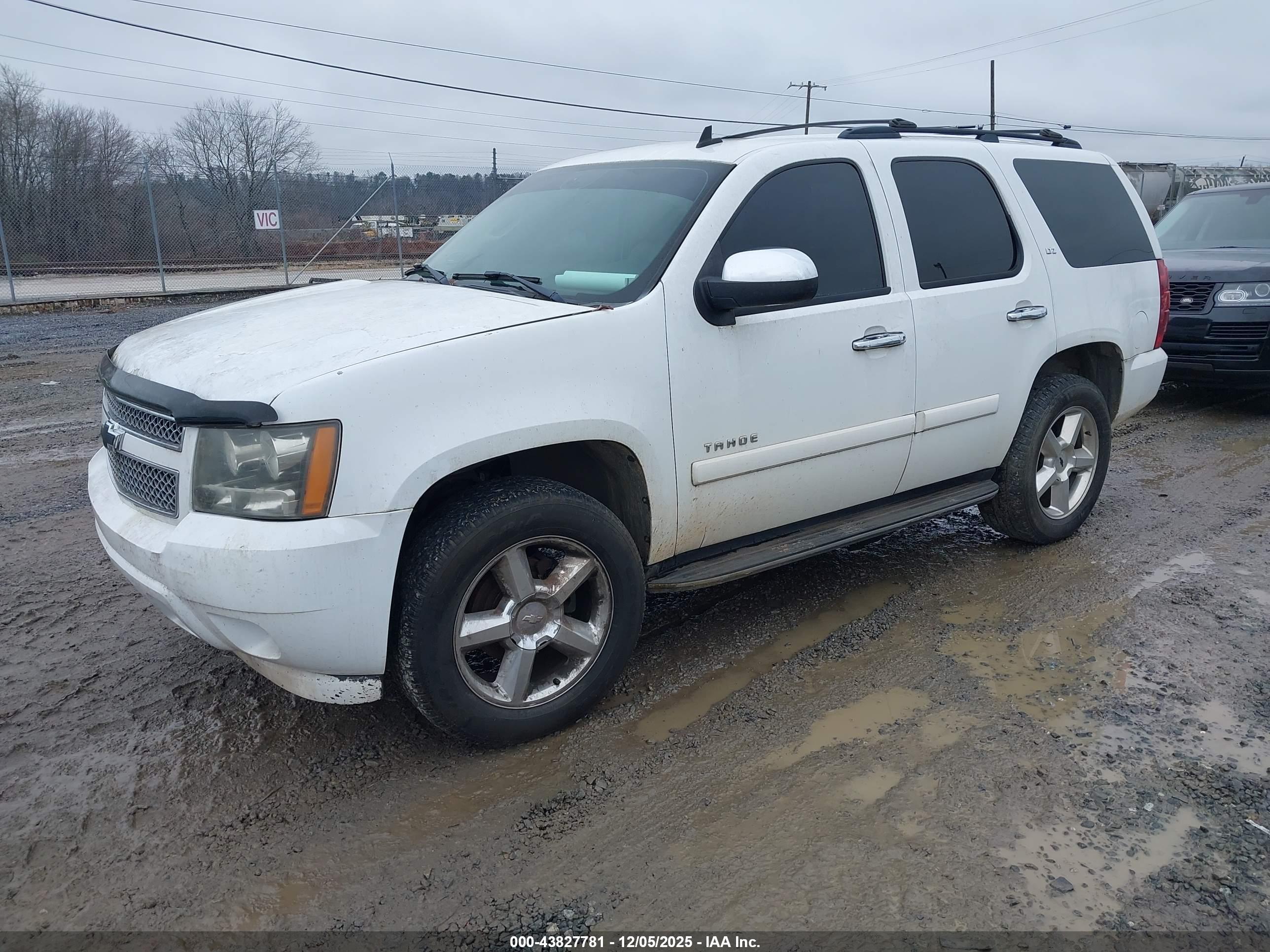 CHEVROLET TAHOE image 2