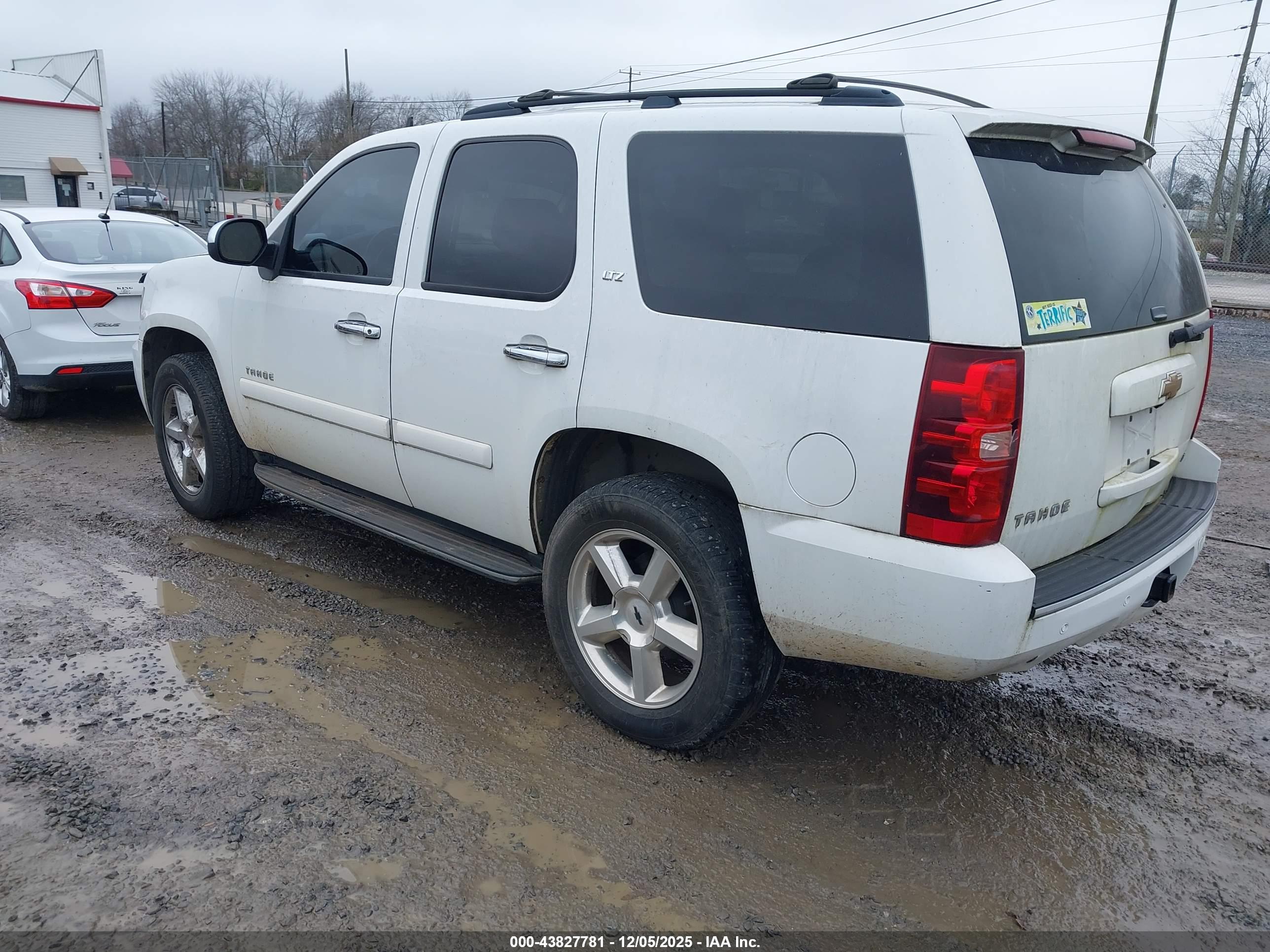 CHEVROLET TAHOE image 3