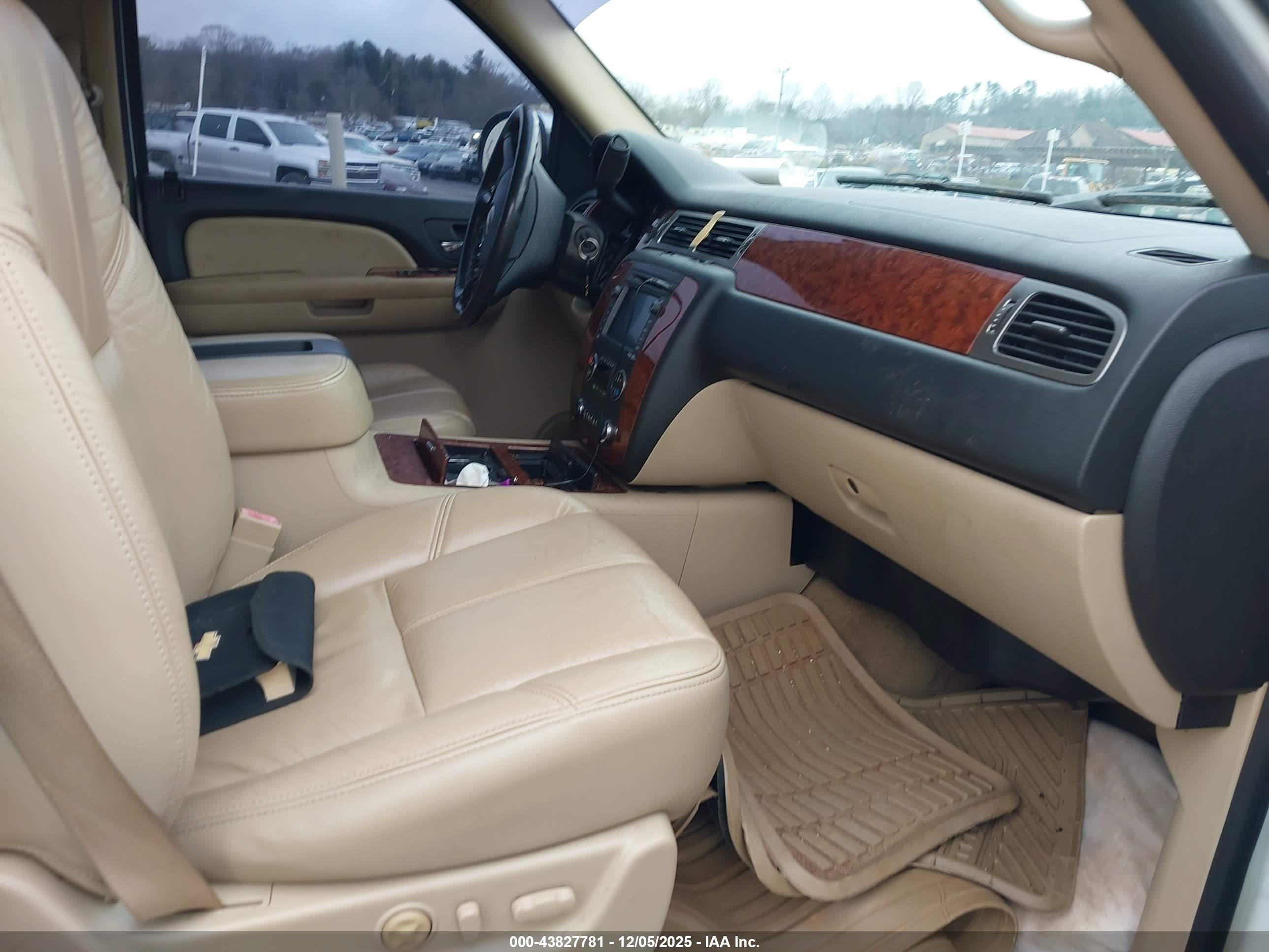 CHEVROLET TAHOE image 5