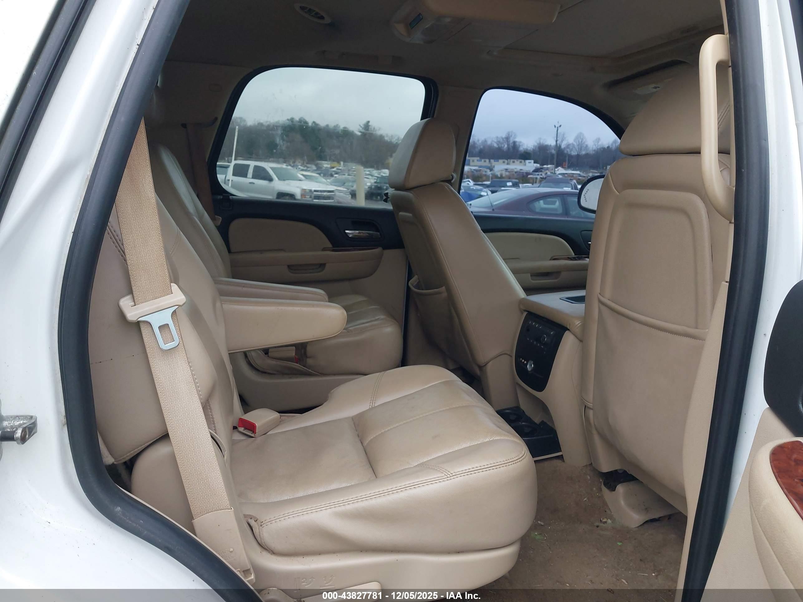 CHEVROLET TAHOE image 8