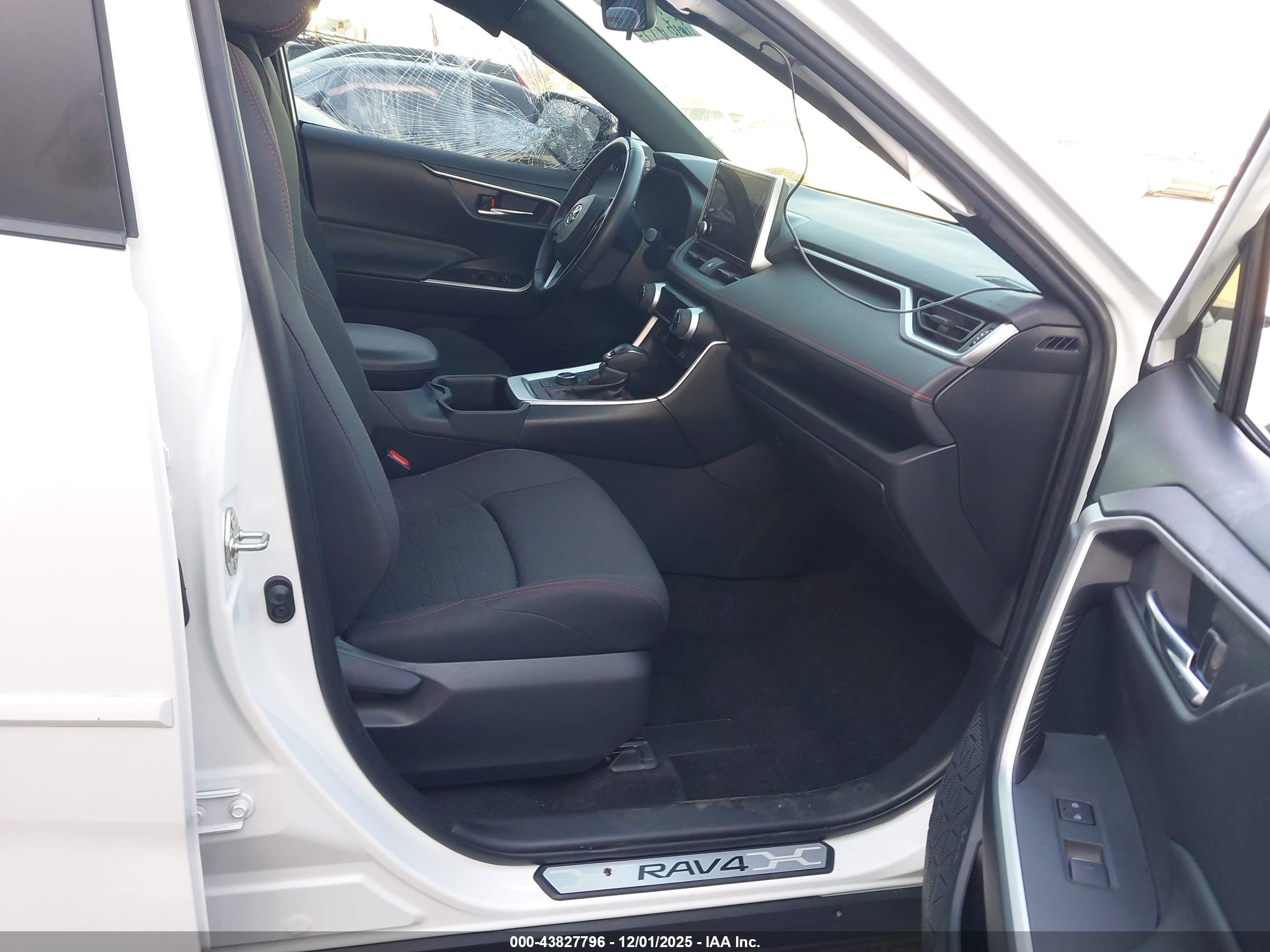 TOYOTA RAV4 image 5