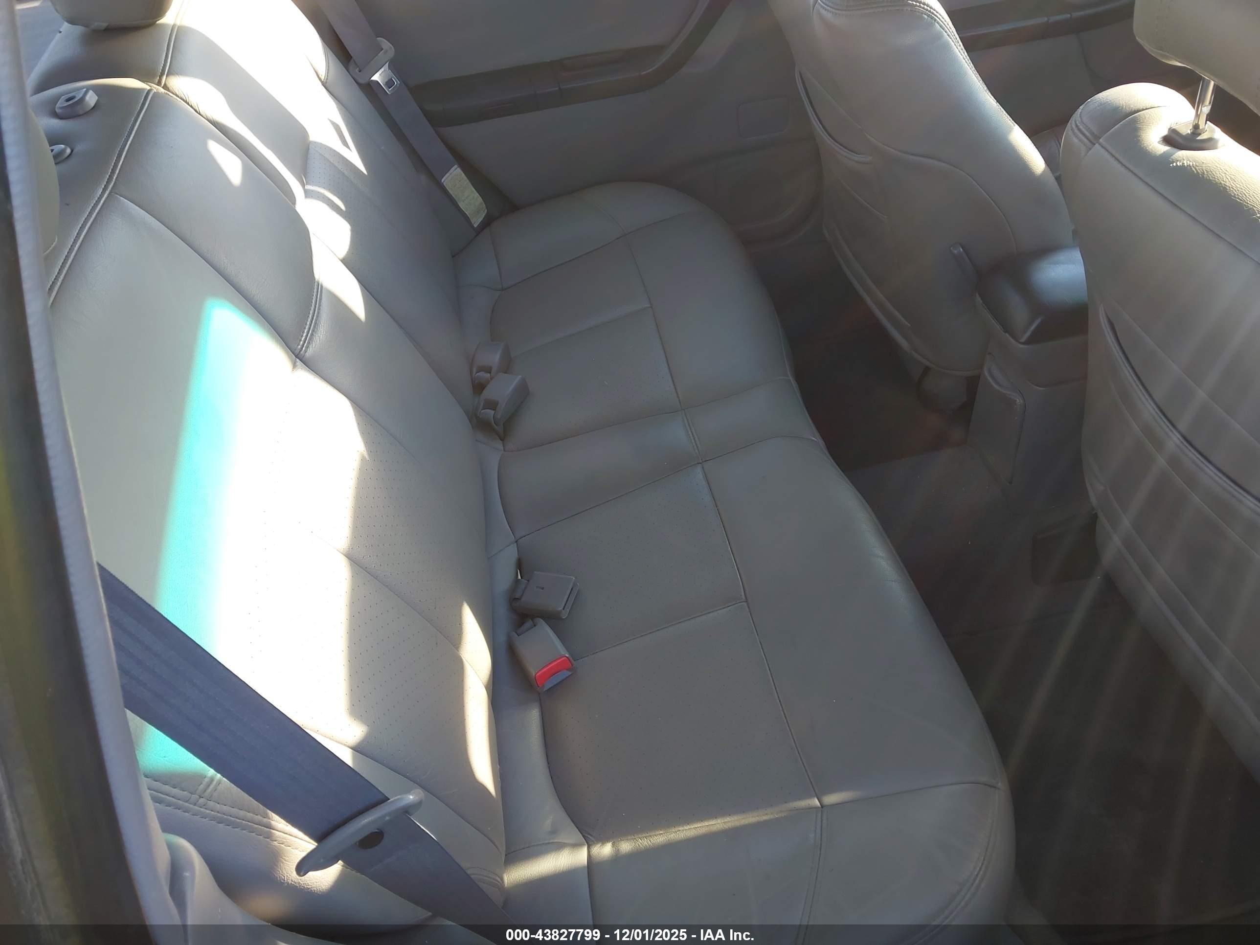 SUBARU FORESTER image 8
