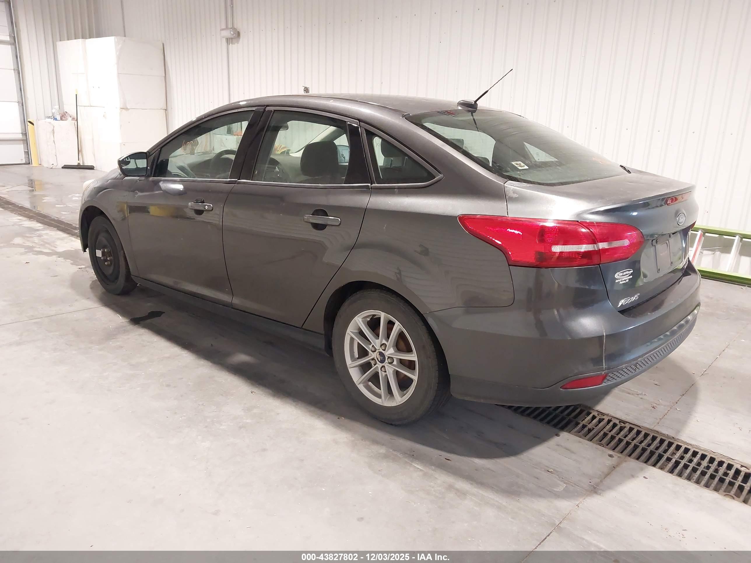 FORD FOCUS image 3