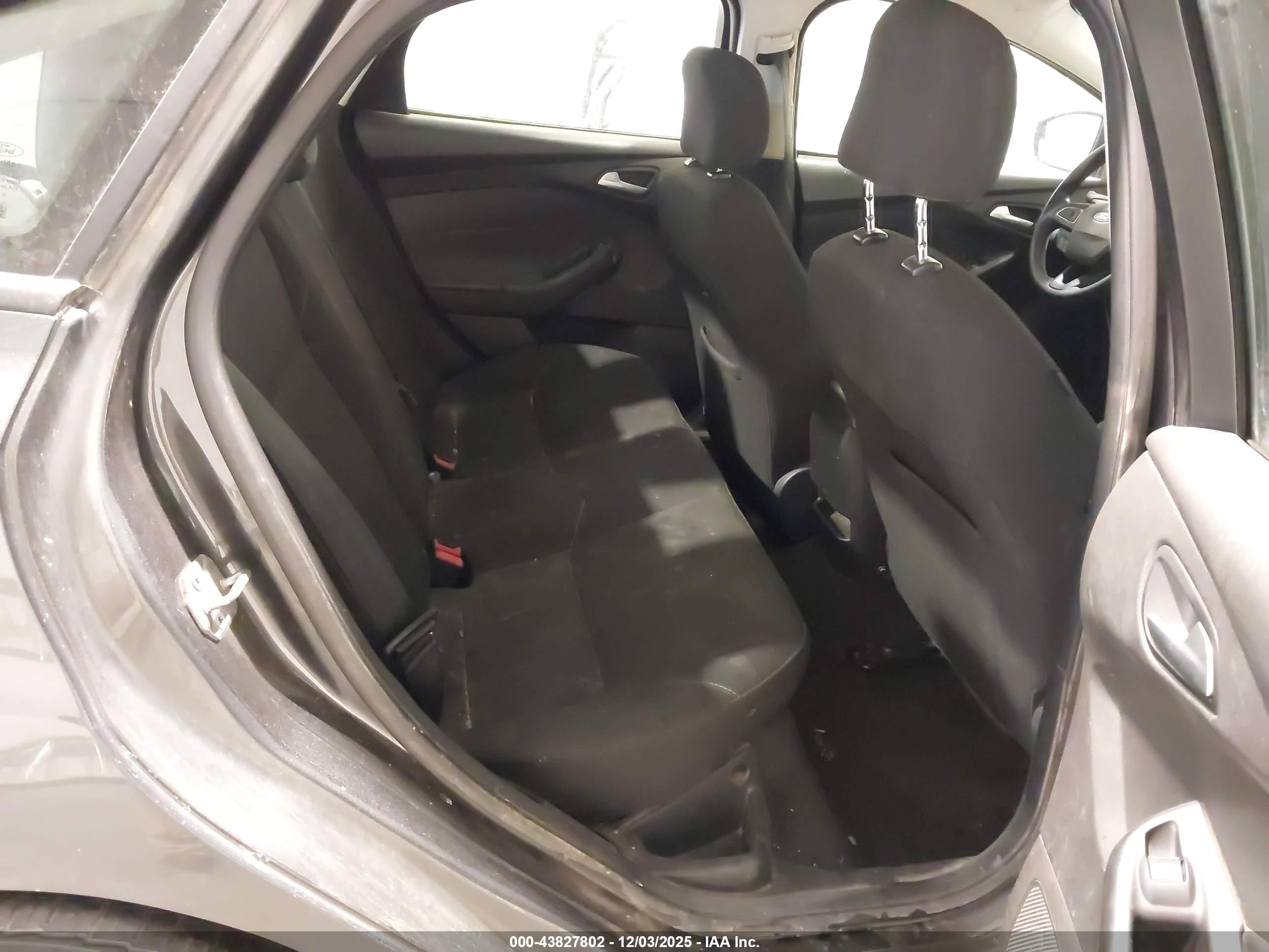 FORD FOCUS image 8