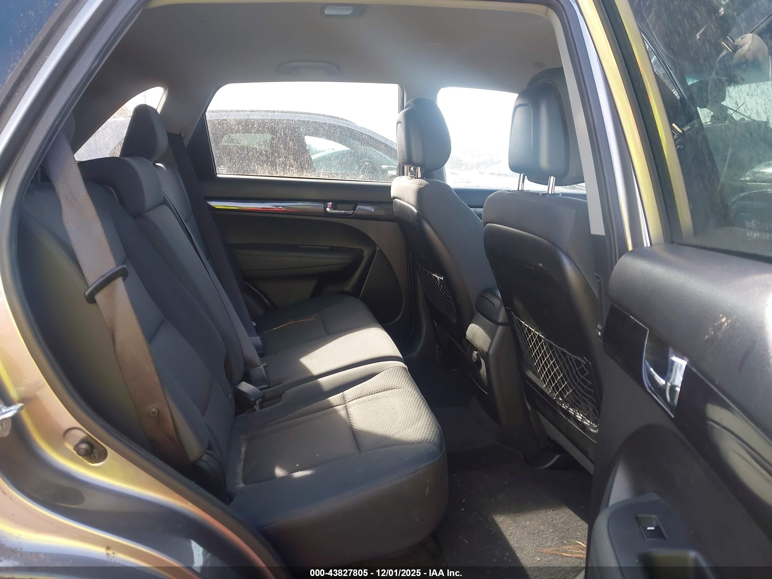 KIA SORENTO image 8