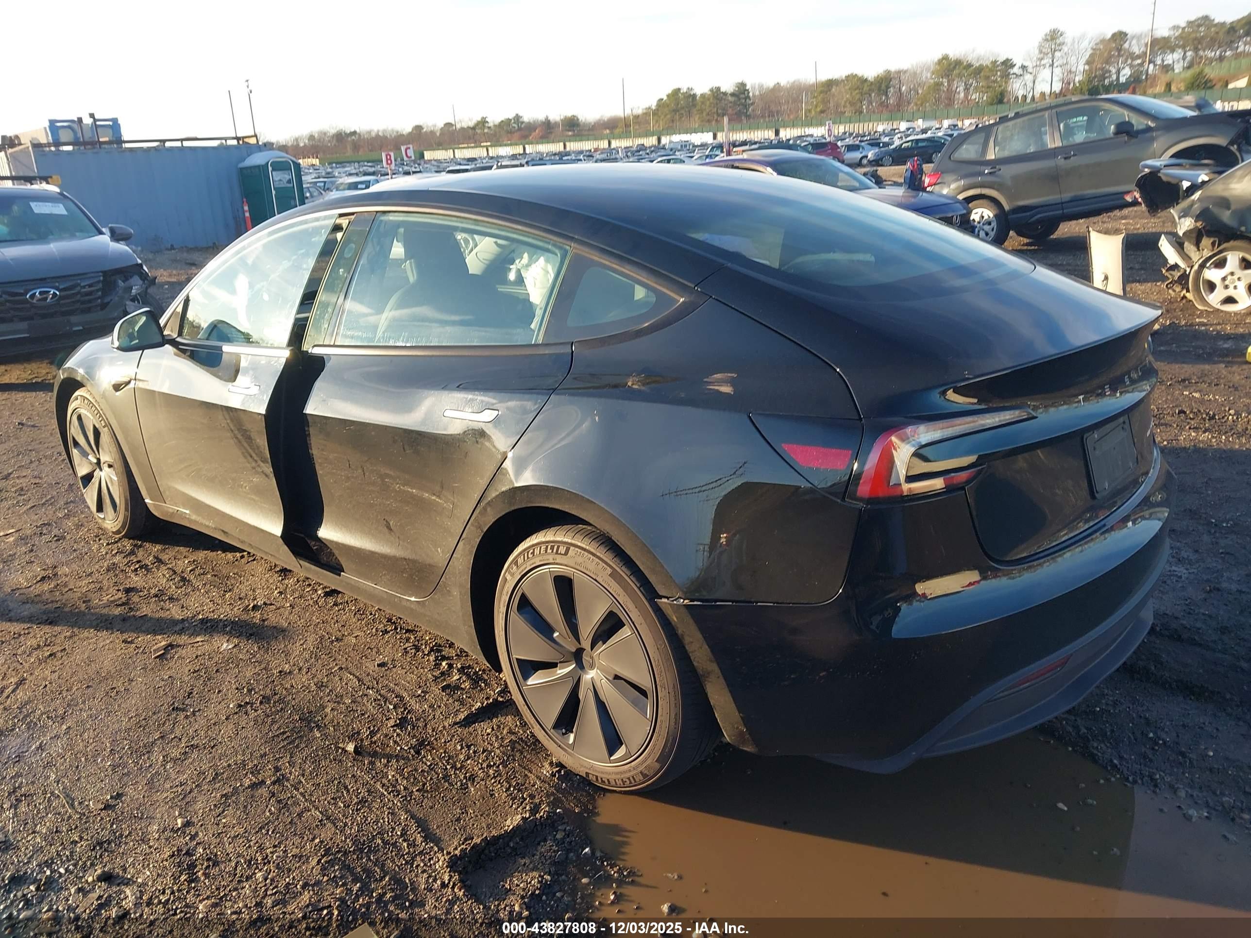 TESLA MODEL image 3