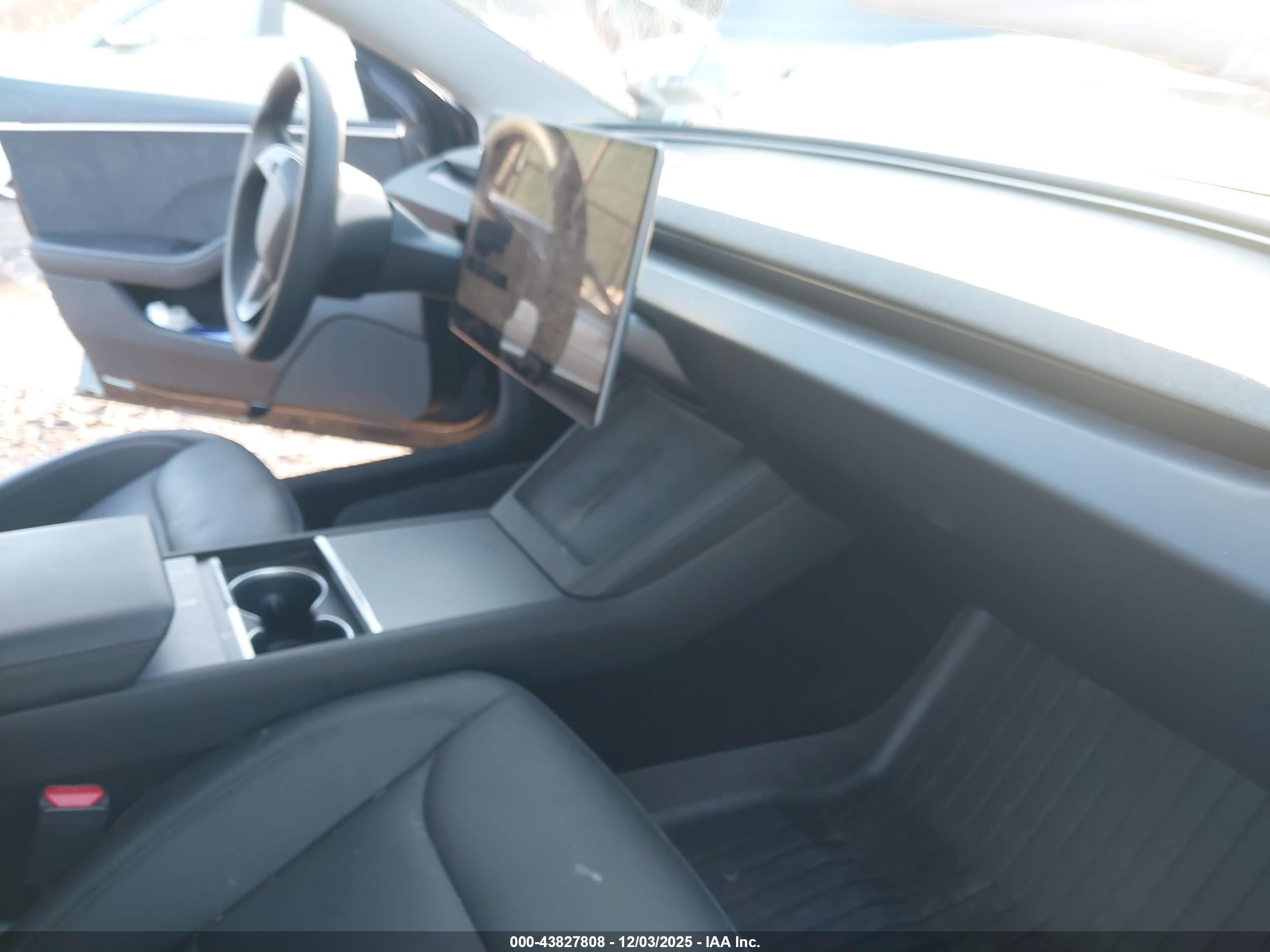 TESLA MODEL image 5