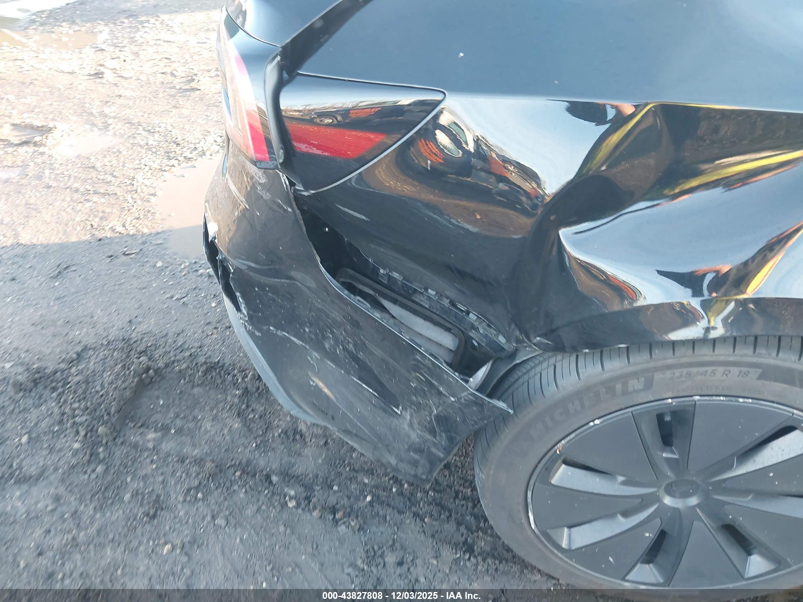TESLA MODEL image 6