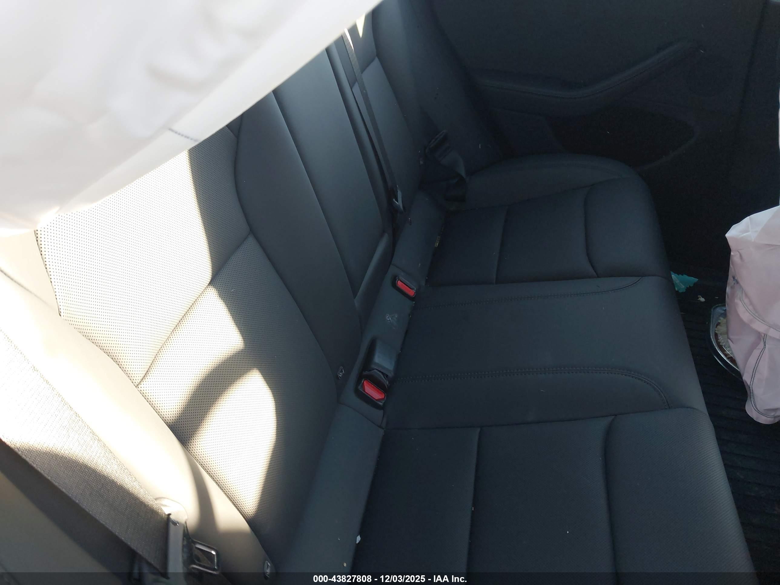 TESLA MODEL image 8