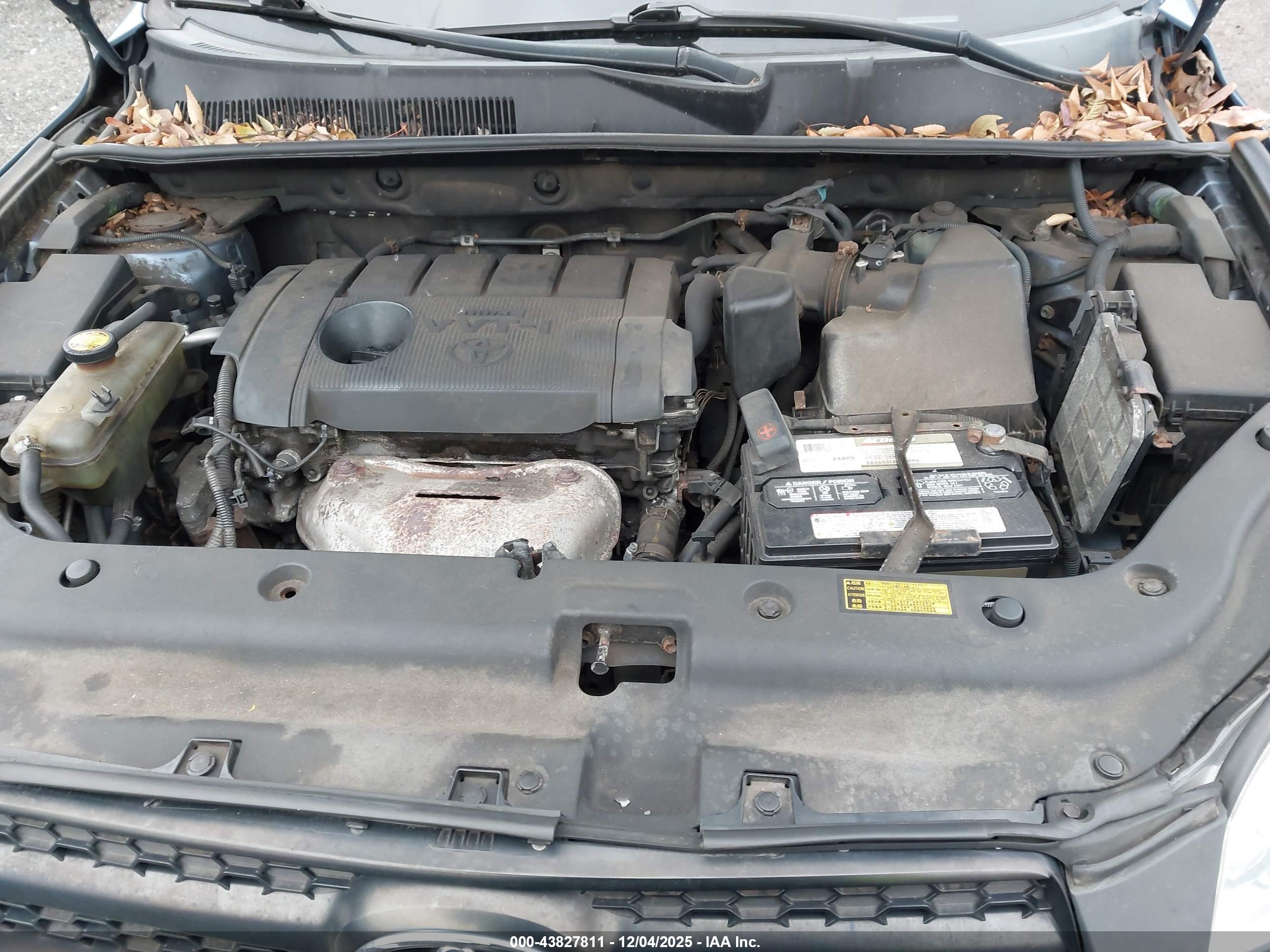 TOYOTA RAV4 image 10