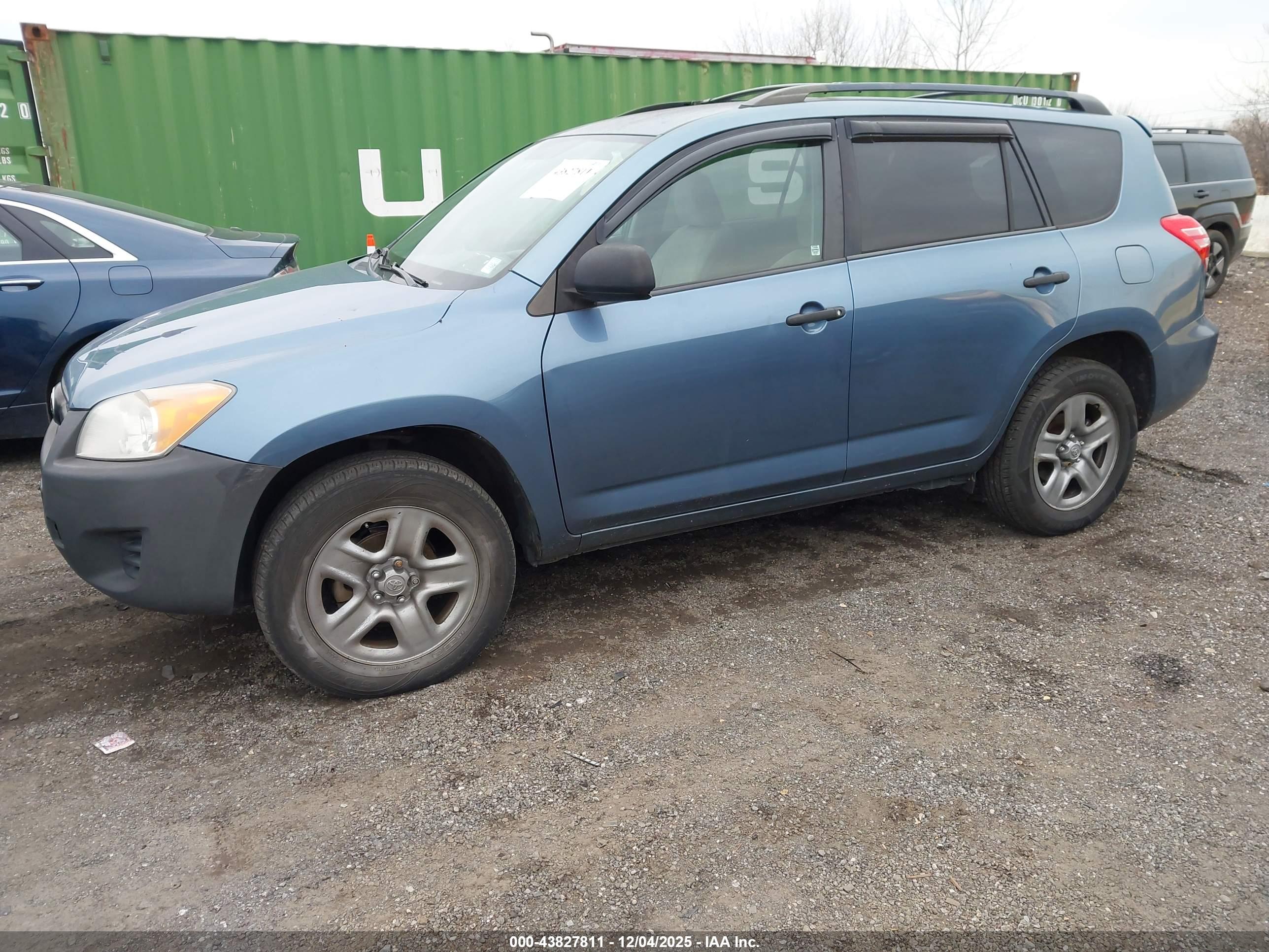 TOYOTA RAV4 image 2