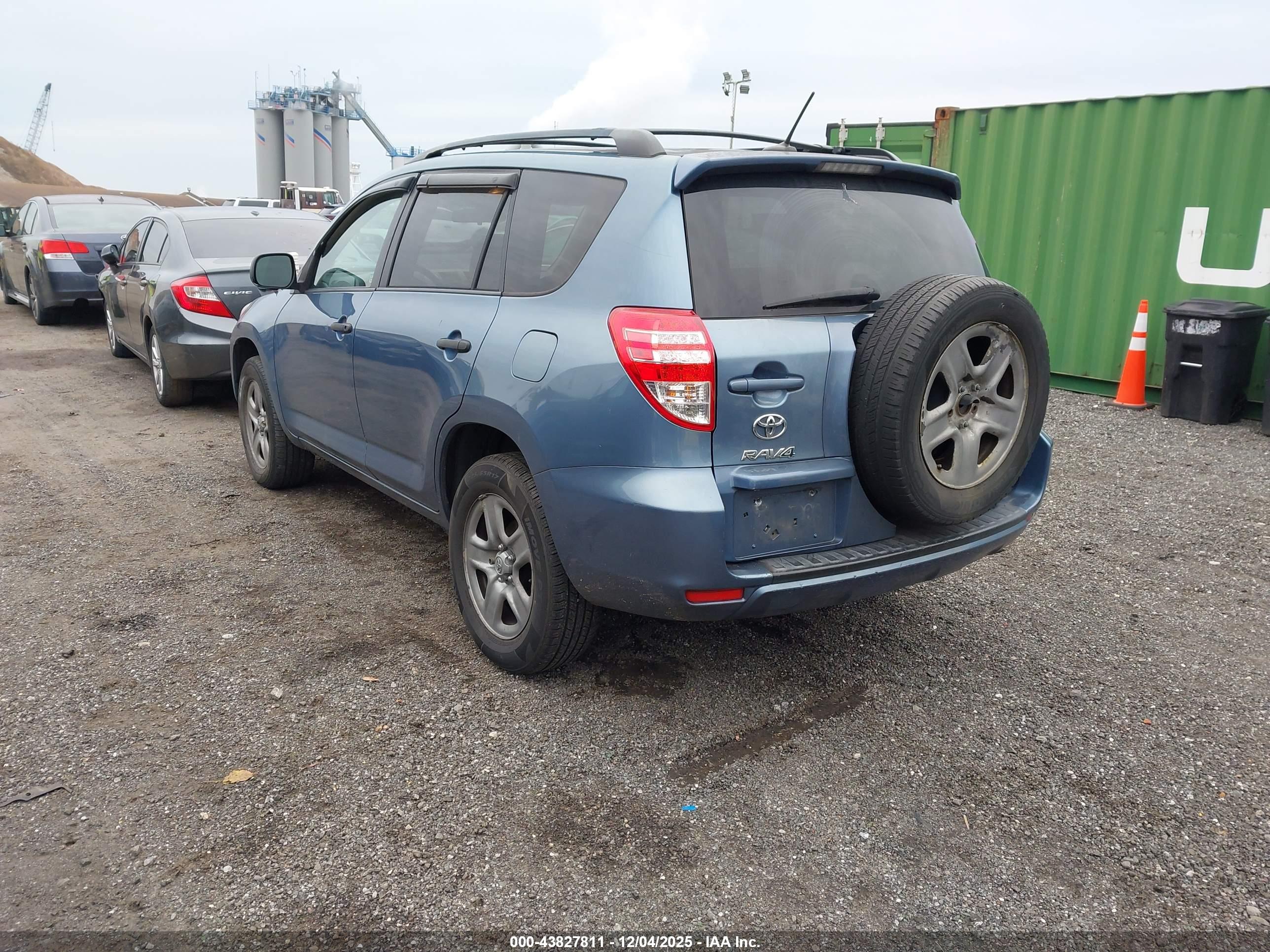 TOYOTA RAV4 image 3