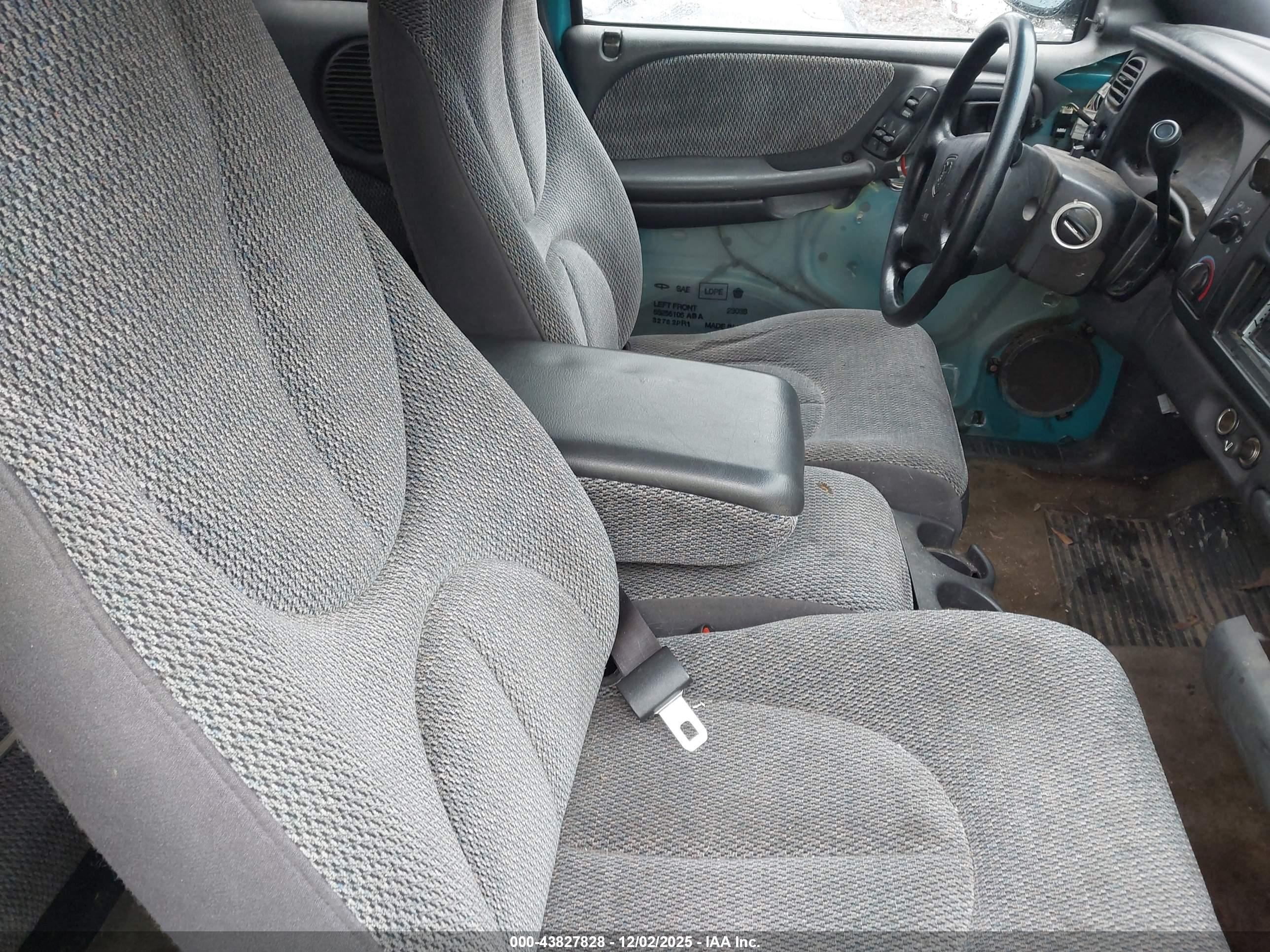 DODGE DAKOTA image 5