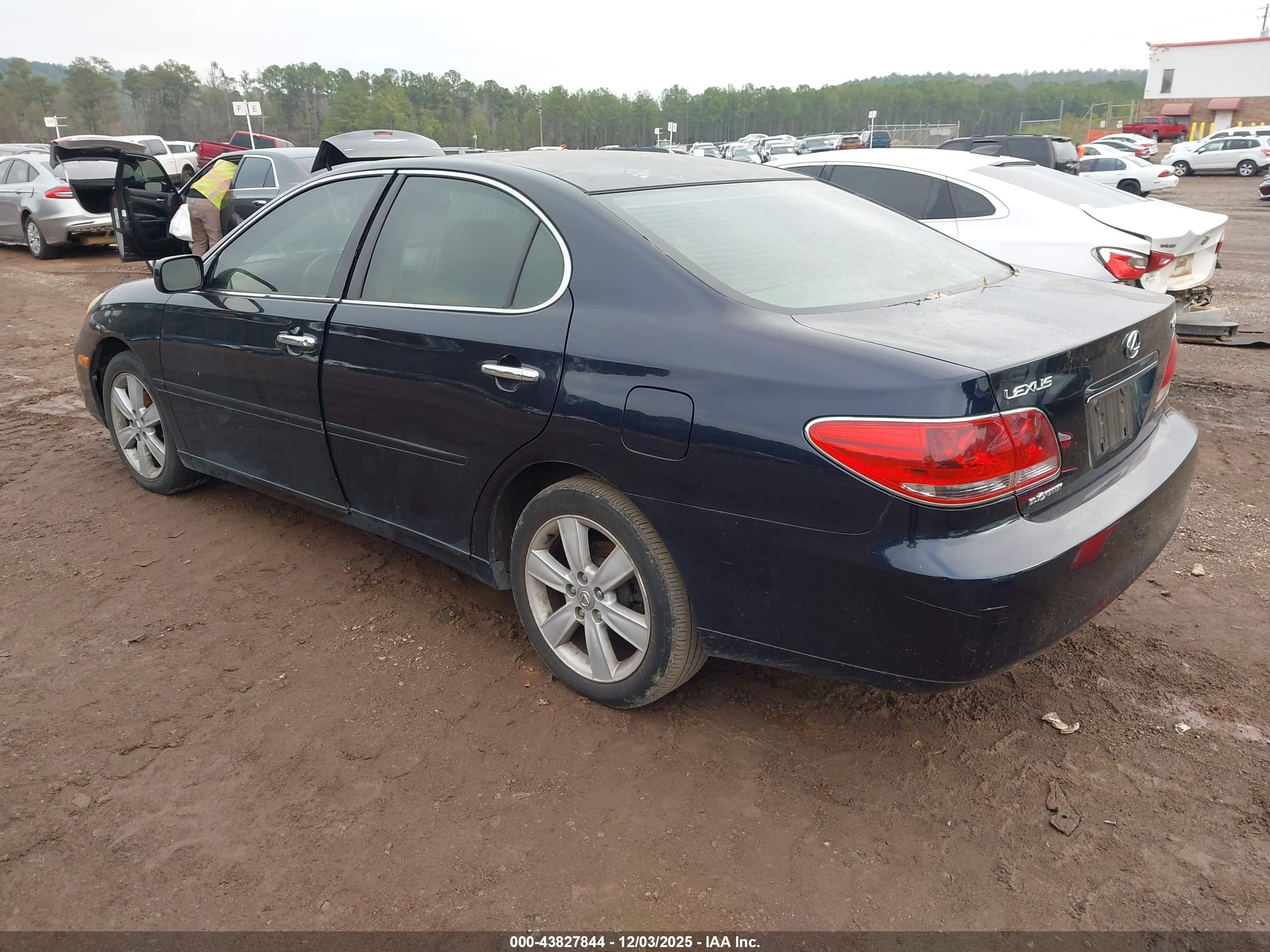 LEXUS ES image 3
