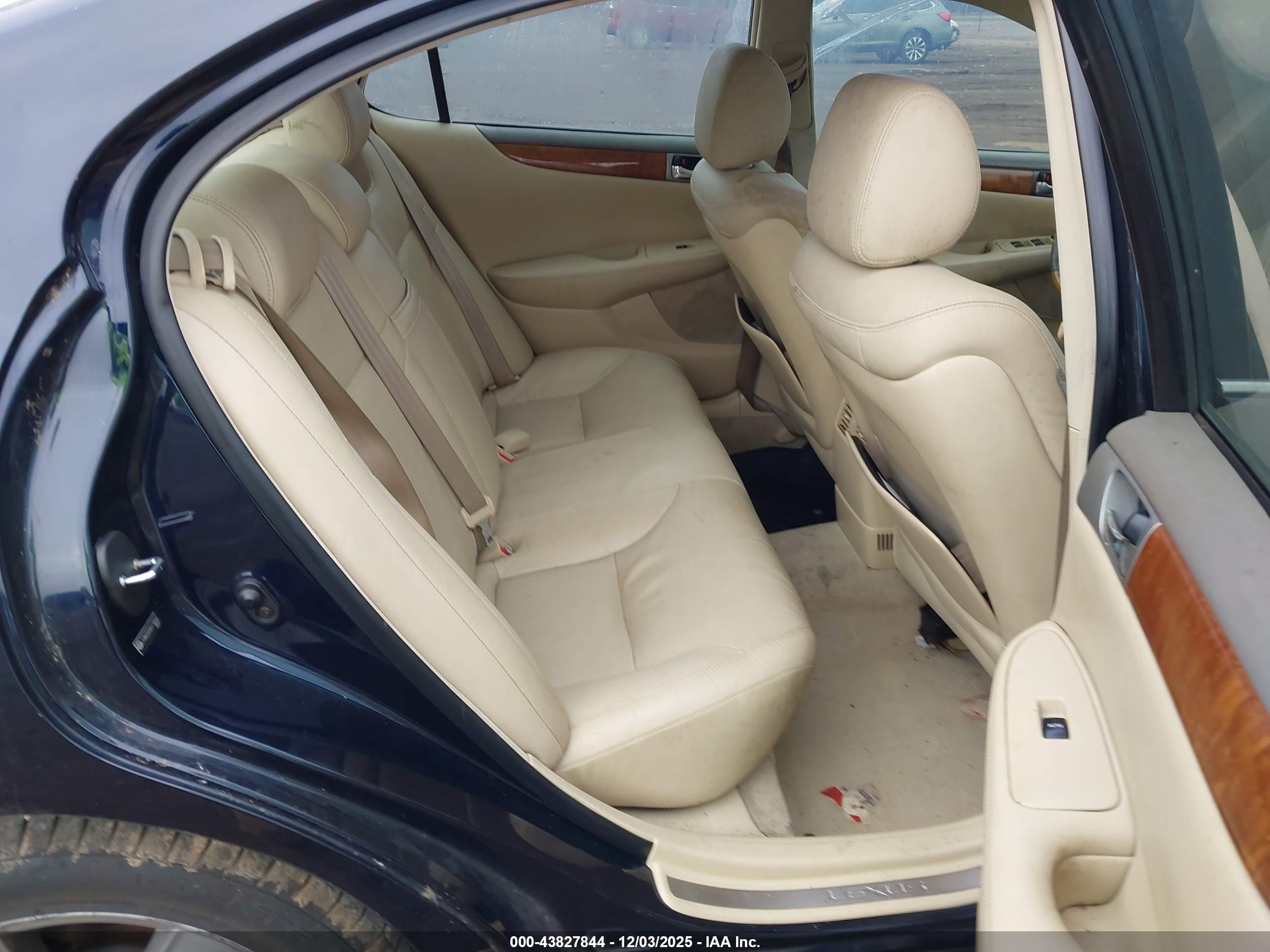 LEXUS ES image 8