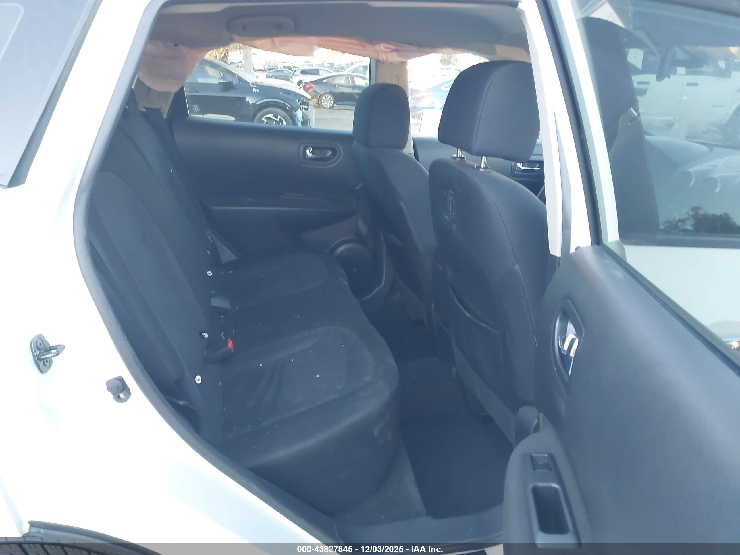 NISSAN ROGUE image 8
