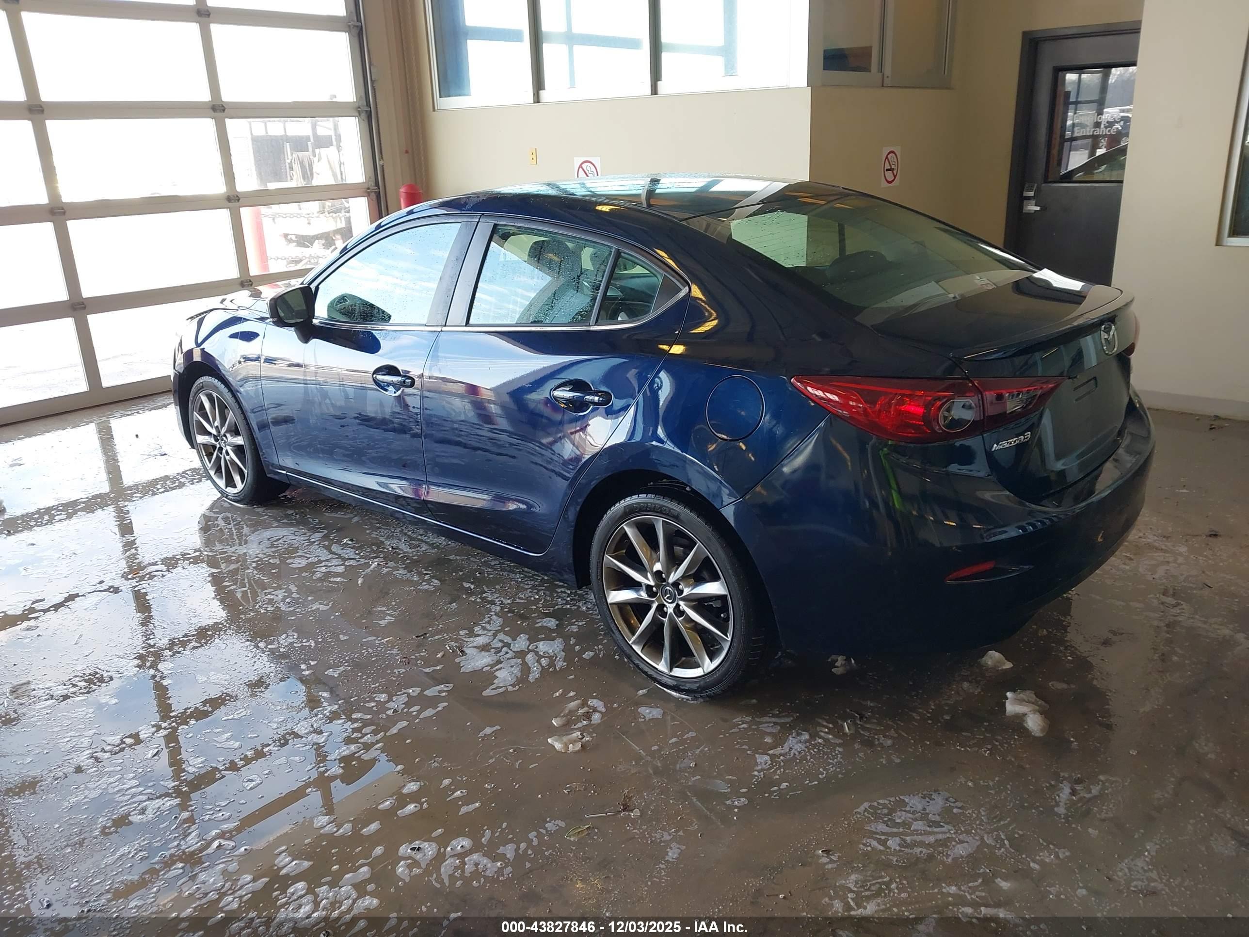 MAZDA MAZDA3 image 3