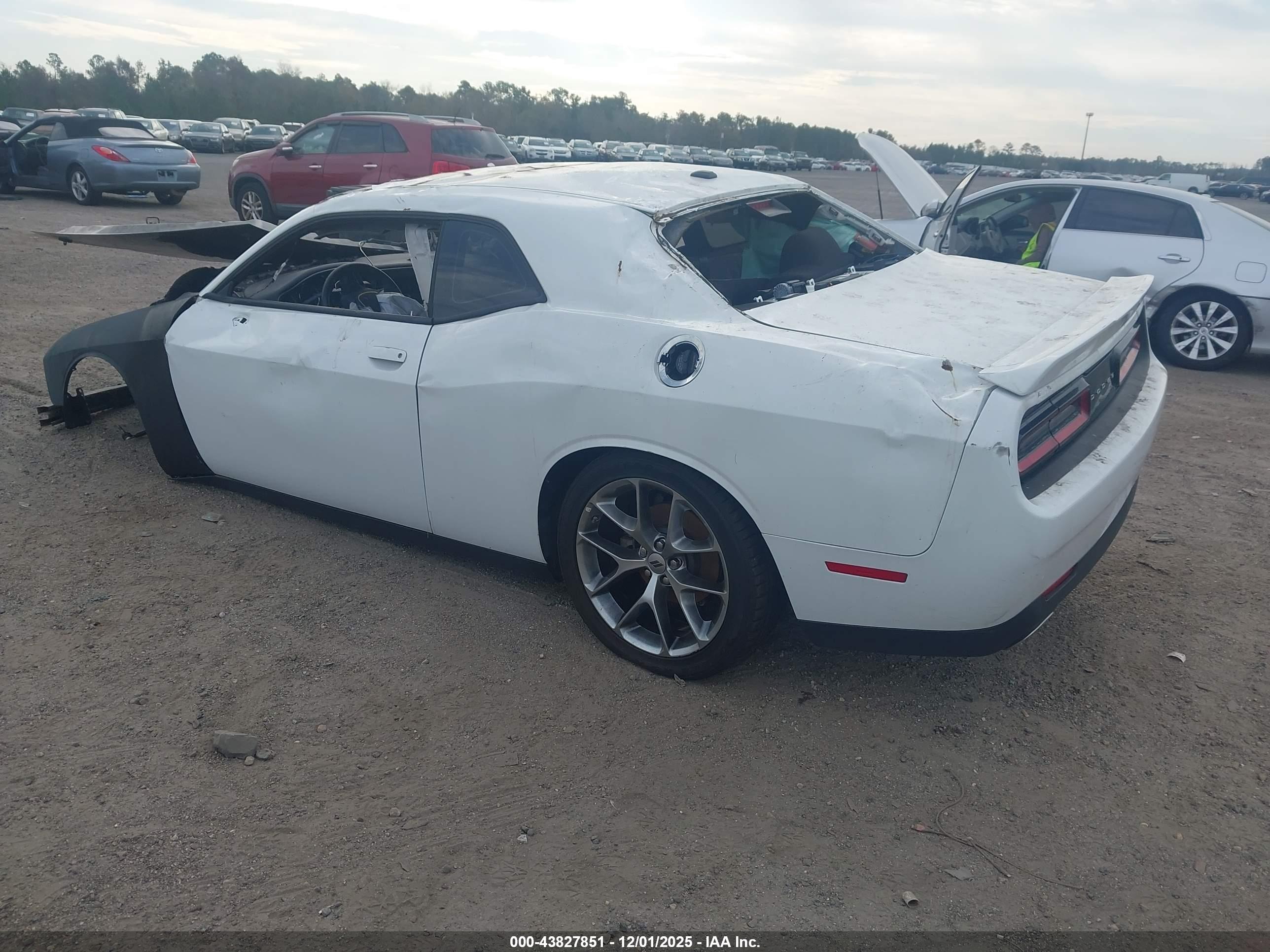 DODGE CHALLENGER image 3