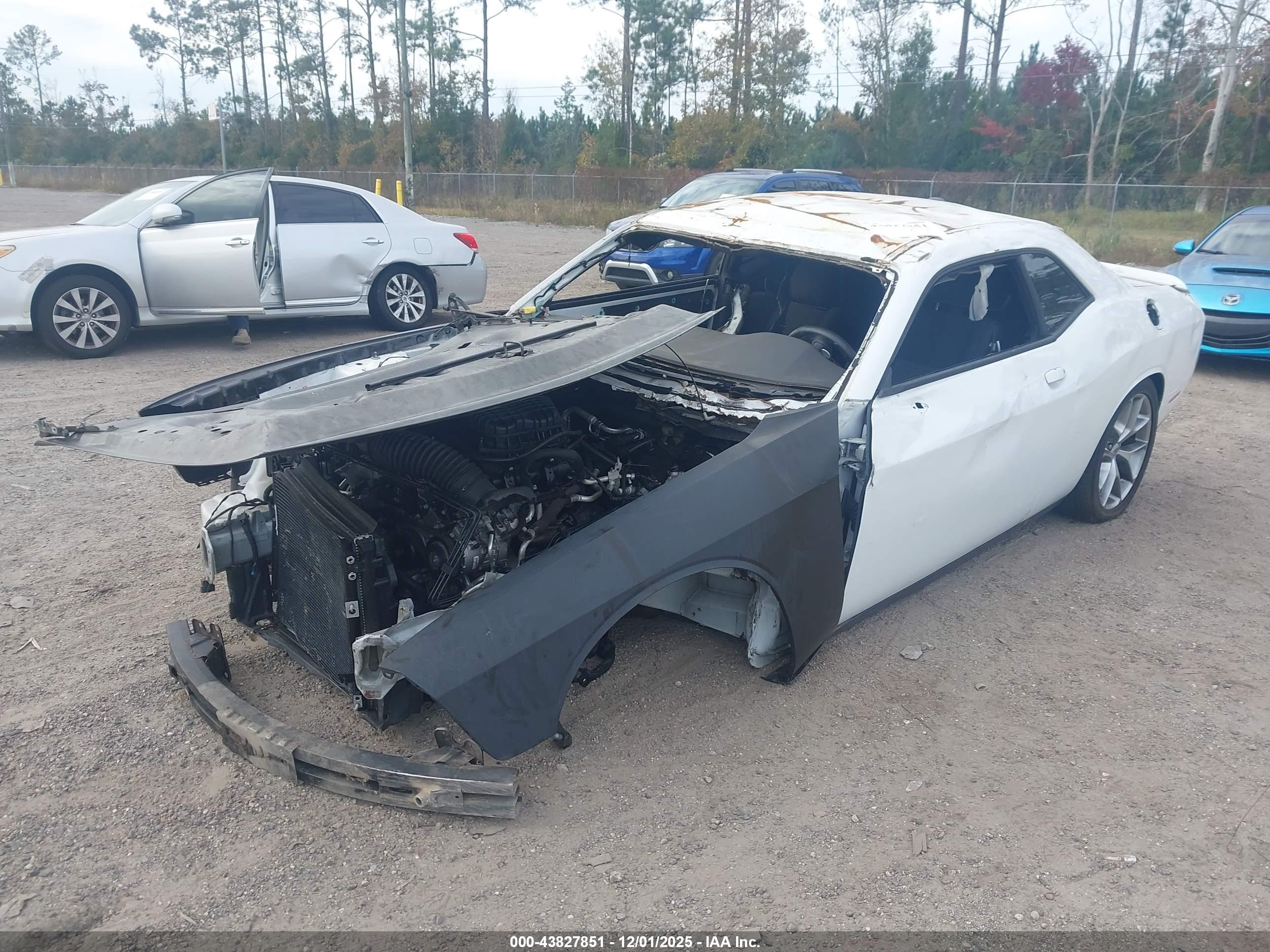 DODGE CHALLENGER image 6