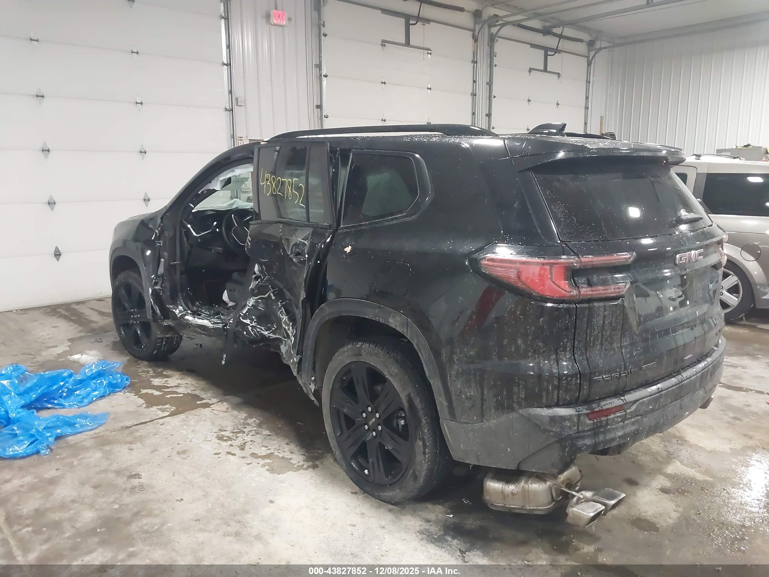 GMC ACADIA image 3