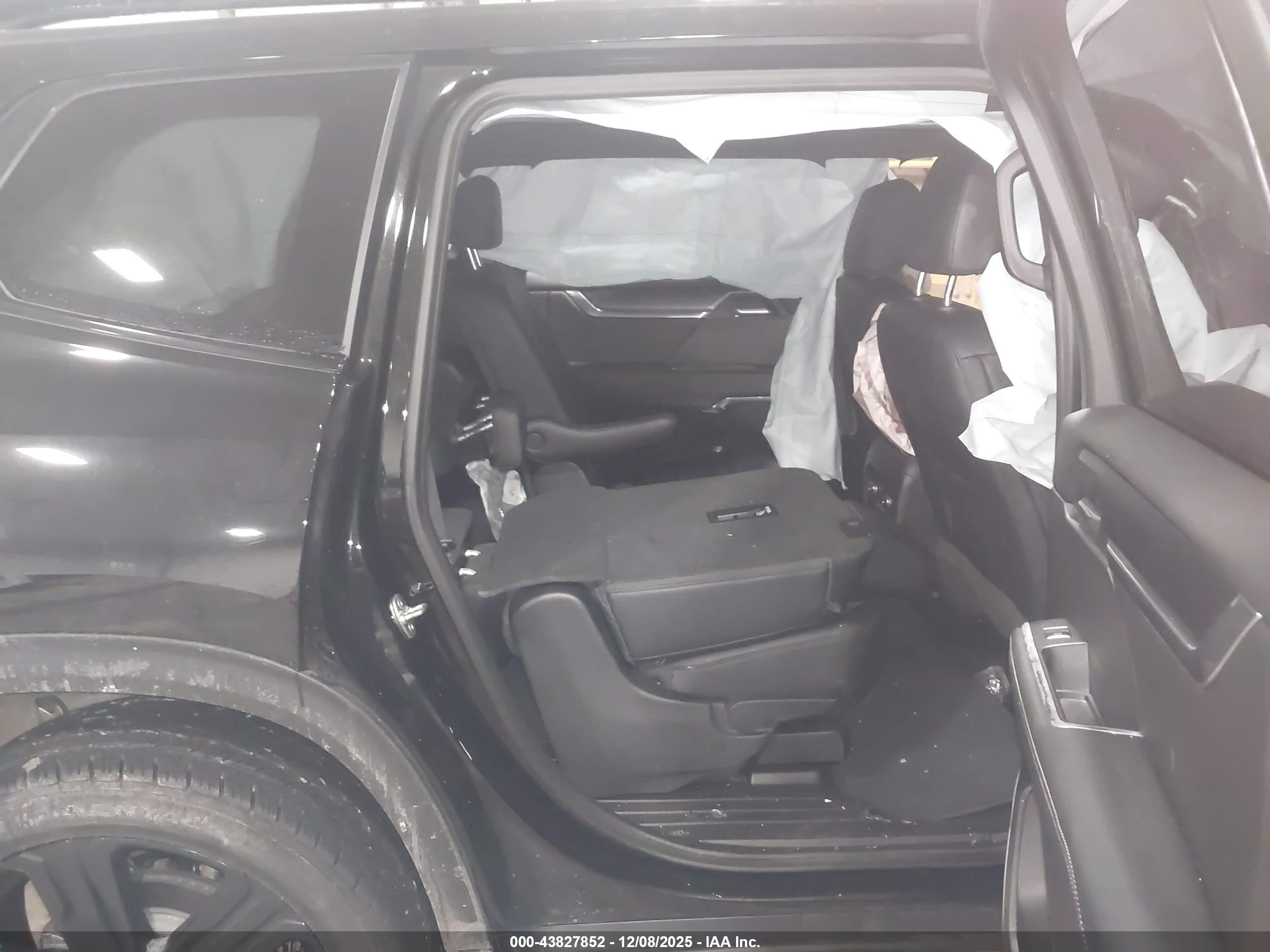GMC ACADIA image 8