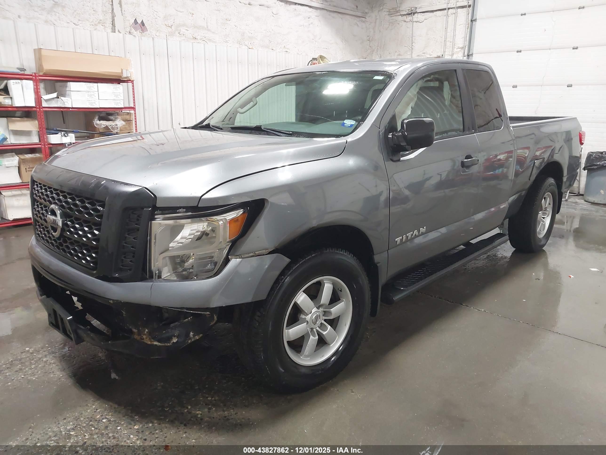 NISSAN TITAN image 2